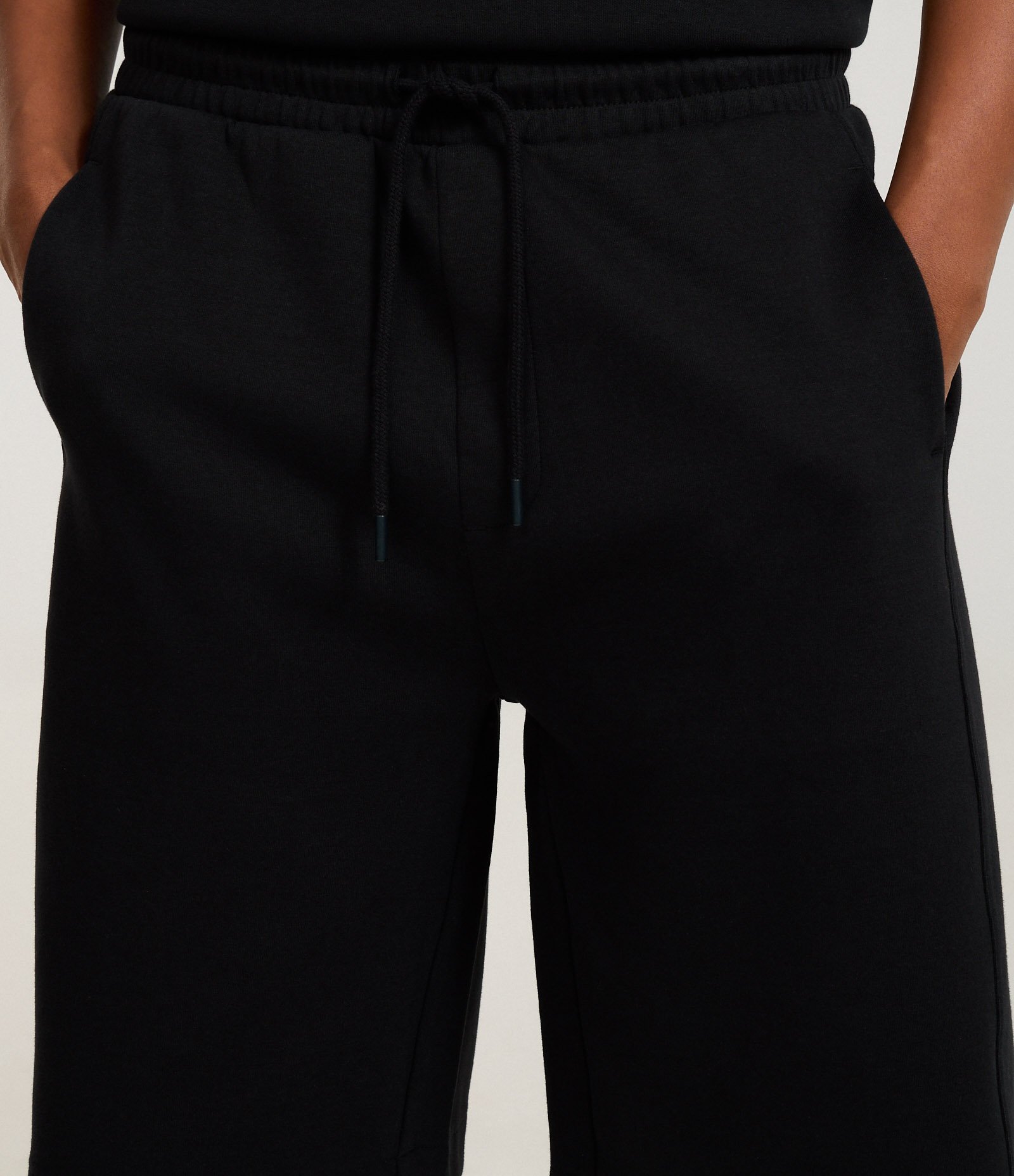 Bermuda em Algodão com Bolsos Preto 4