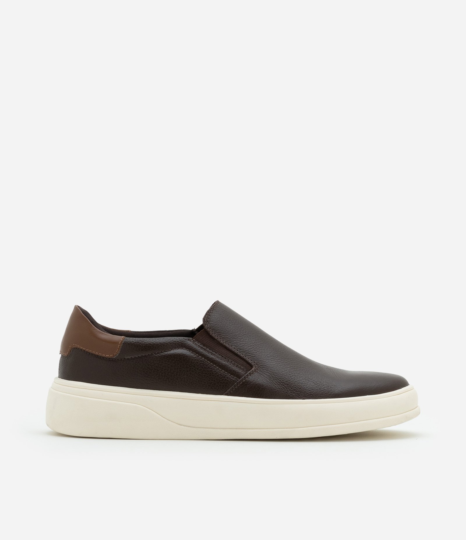 Tênis Slip On em Couro com Recortes Marrom 1