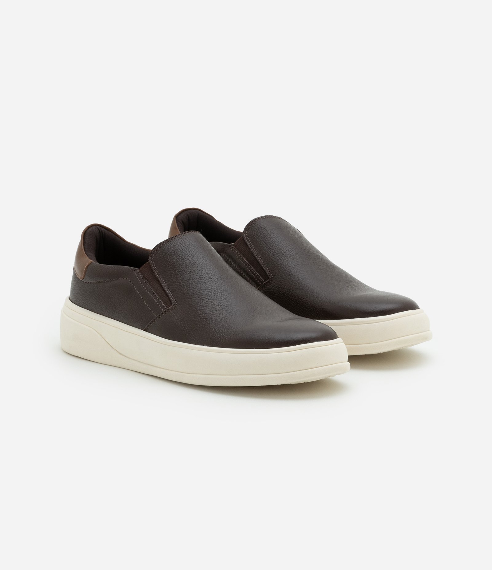 Tênis Slip On em Couro com Recortes Marrom 2