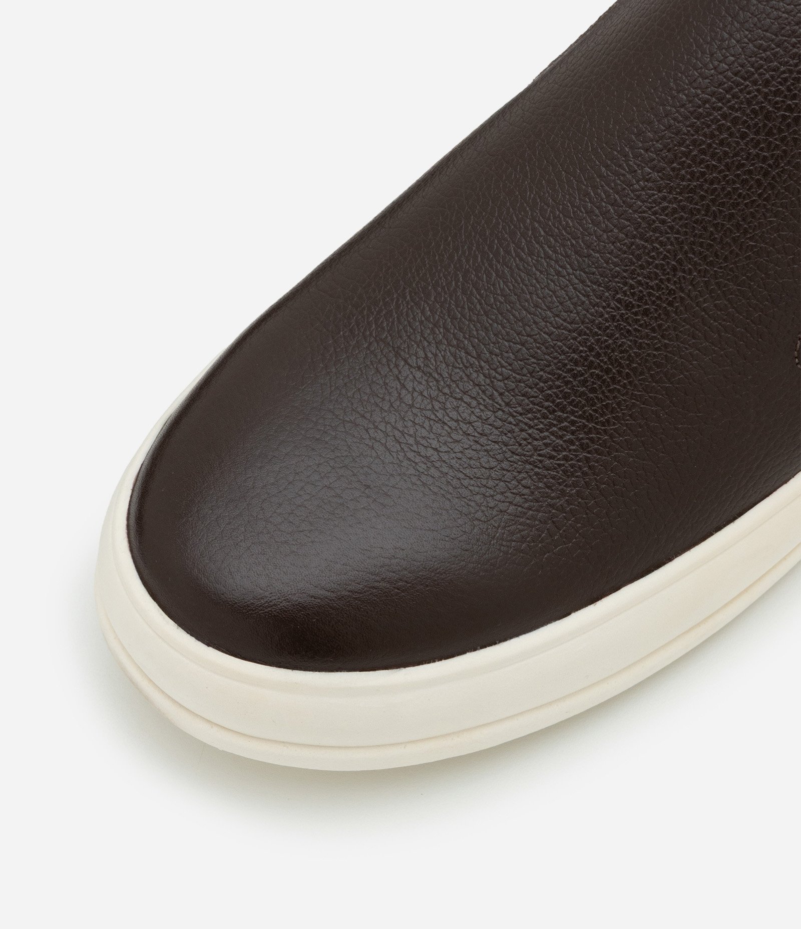 Tênis Slip On em Couro com Recortes Marrom 4