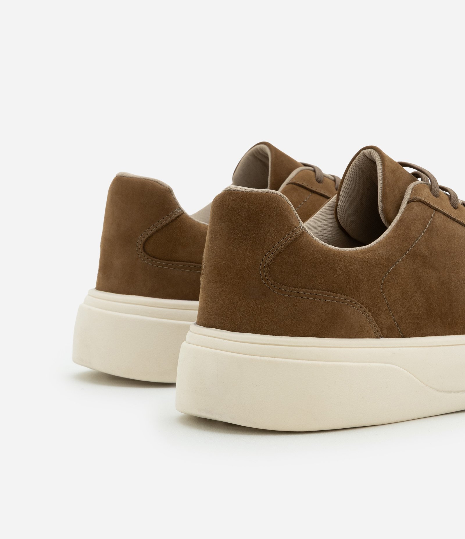 Tênis em Nobuck com Cadarço Elástico e Solado Bold Marrom 4