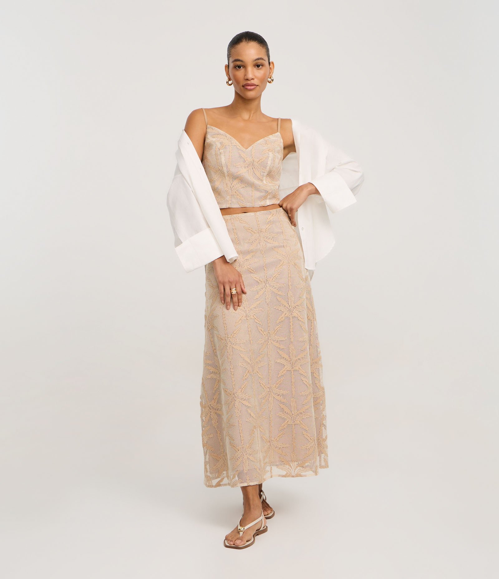 Saia Evasê Midi com Ponto Vazado e Bordado Folhagem Bege 1