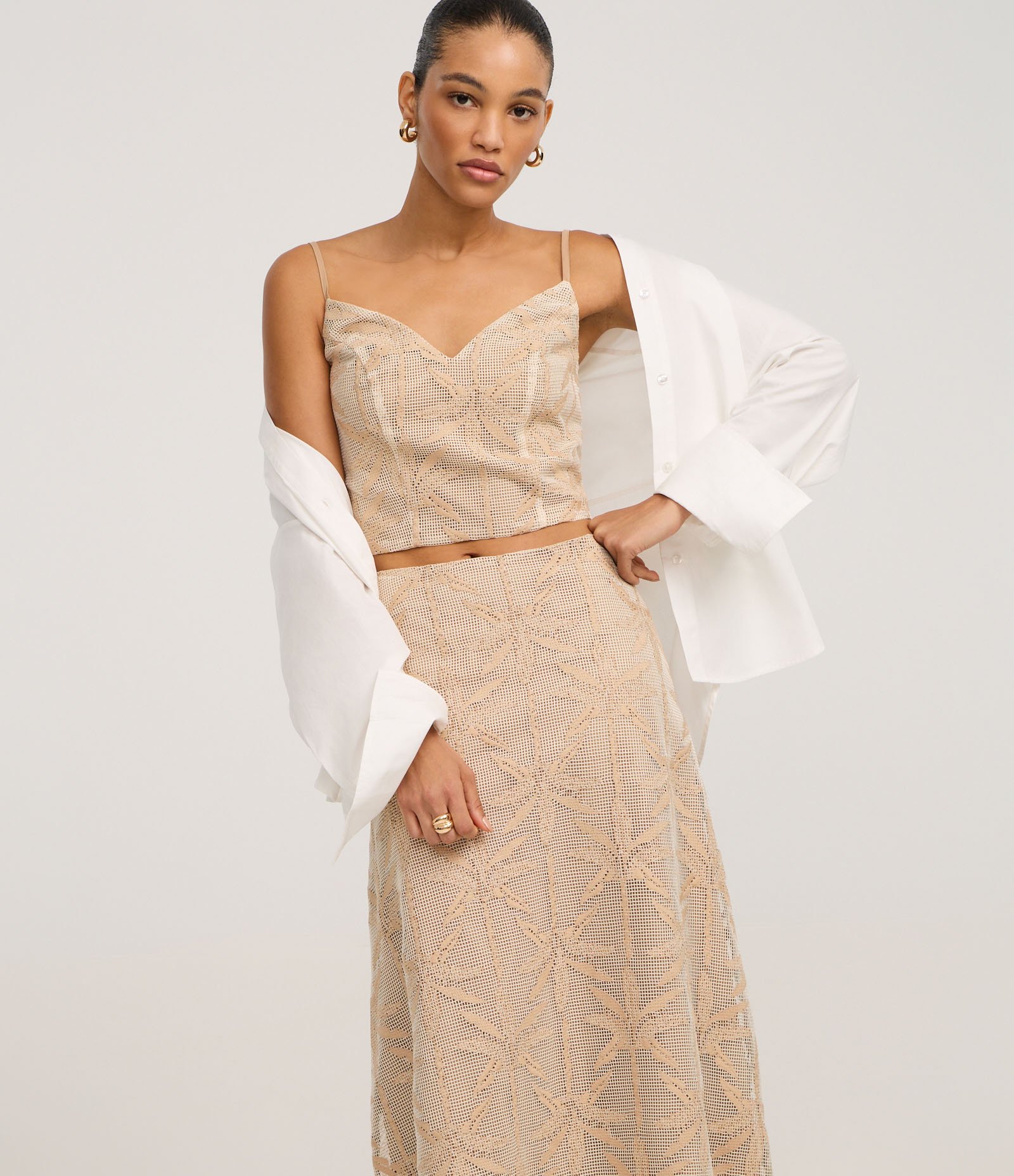 Saia Evasê Midi com Ponto Vazado e Bordado Folhagem Bege 2