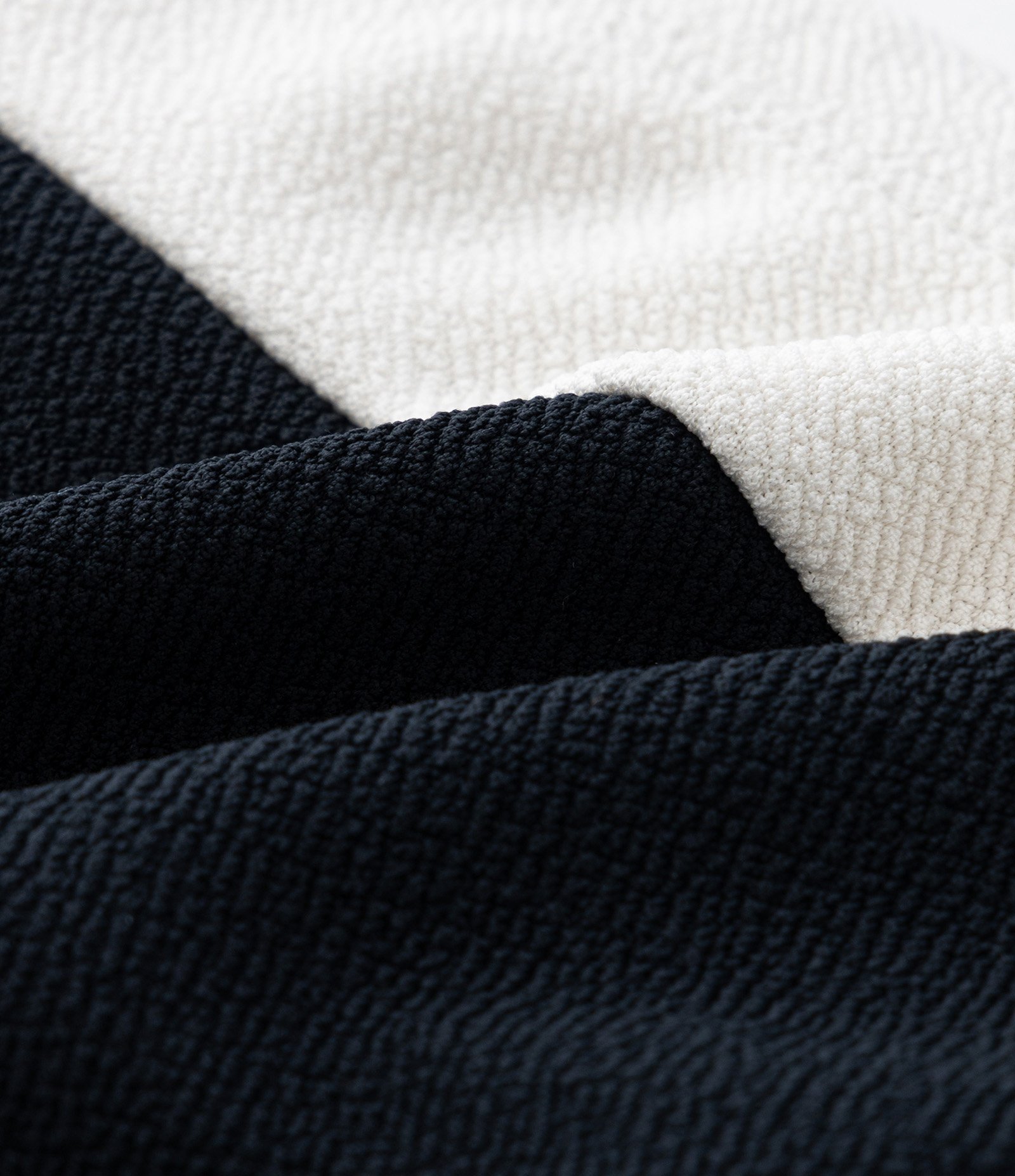 Sunga em Poliamida com Bloco de Cor Texturizada Preto/Branco 5