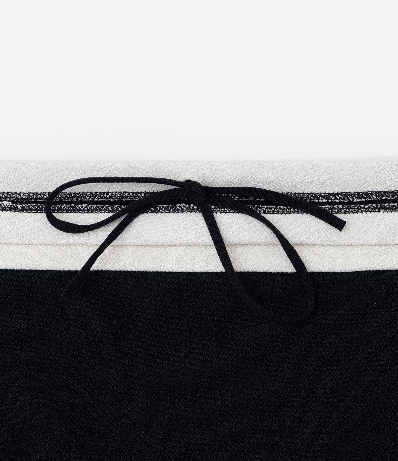 Sunga em Poliamida com Bloco de Cor Texturizada Preto/Branco 6