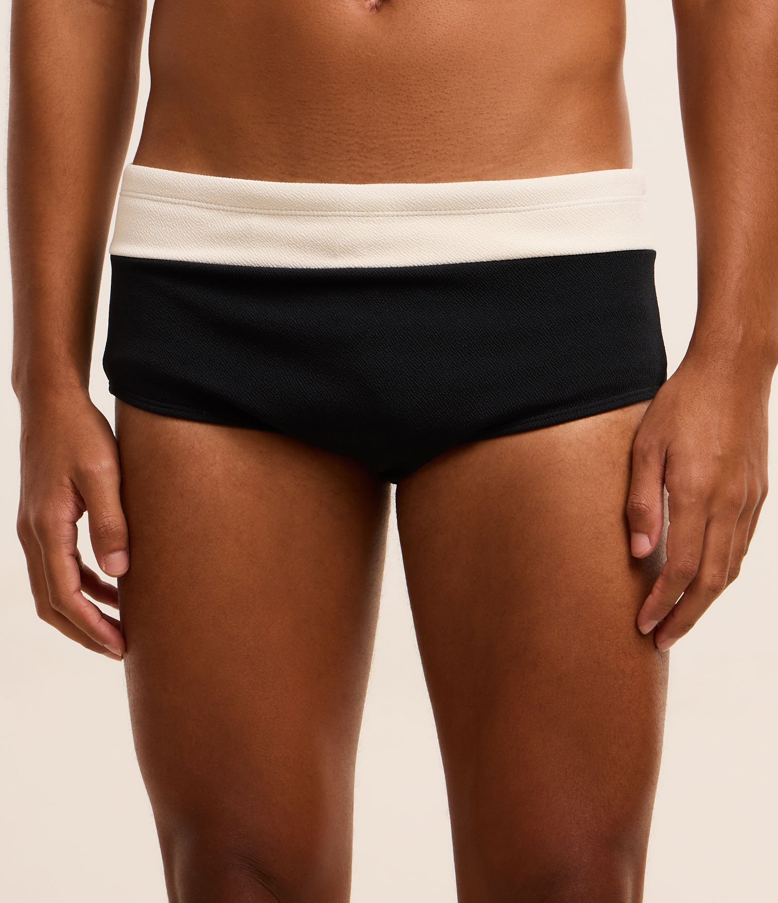 Sunga em Poliamida com Bloco de Cor Texturizada Preto/Branco 1