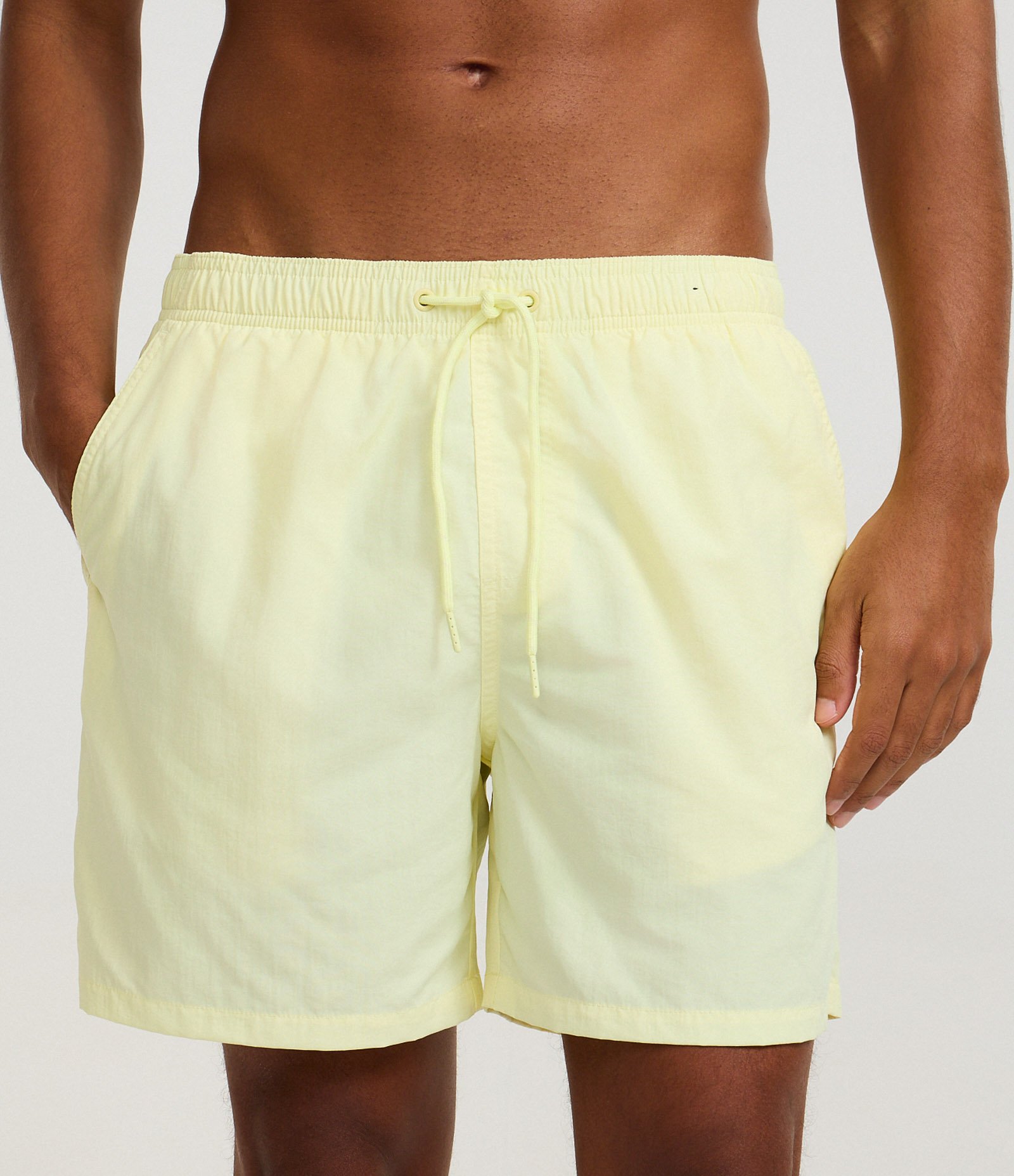 Bermuda de Banho Básica em Microfibra com Cós Elástico e Cordão Amarelo 2