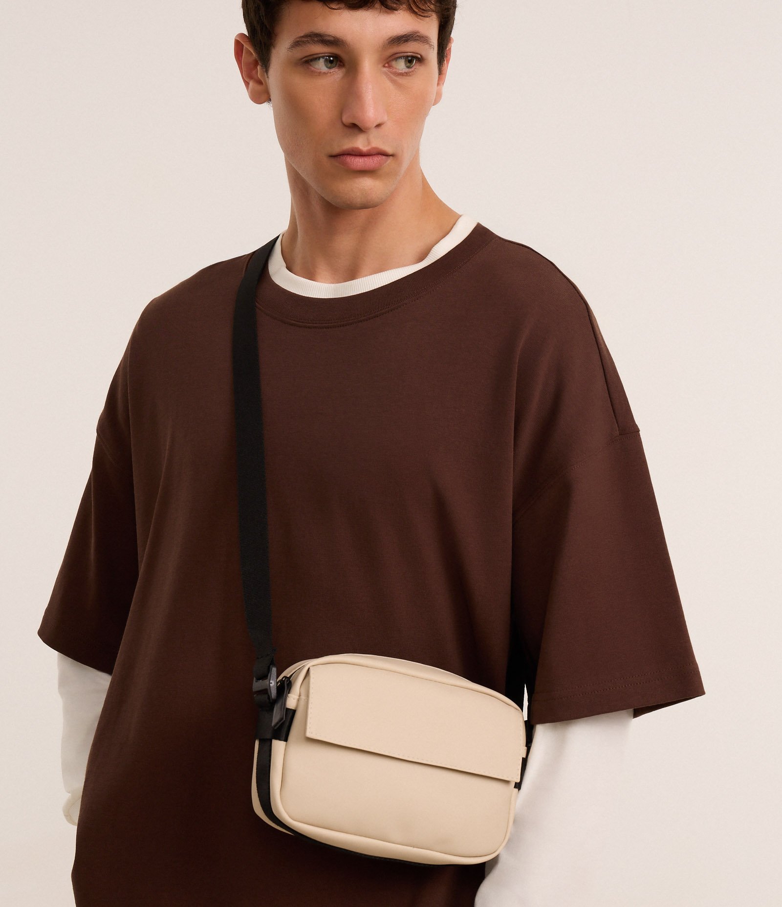 Bolsa Shoulder em Pu com Bolso Branco 10