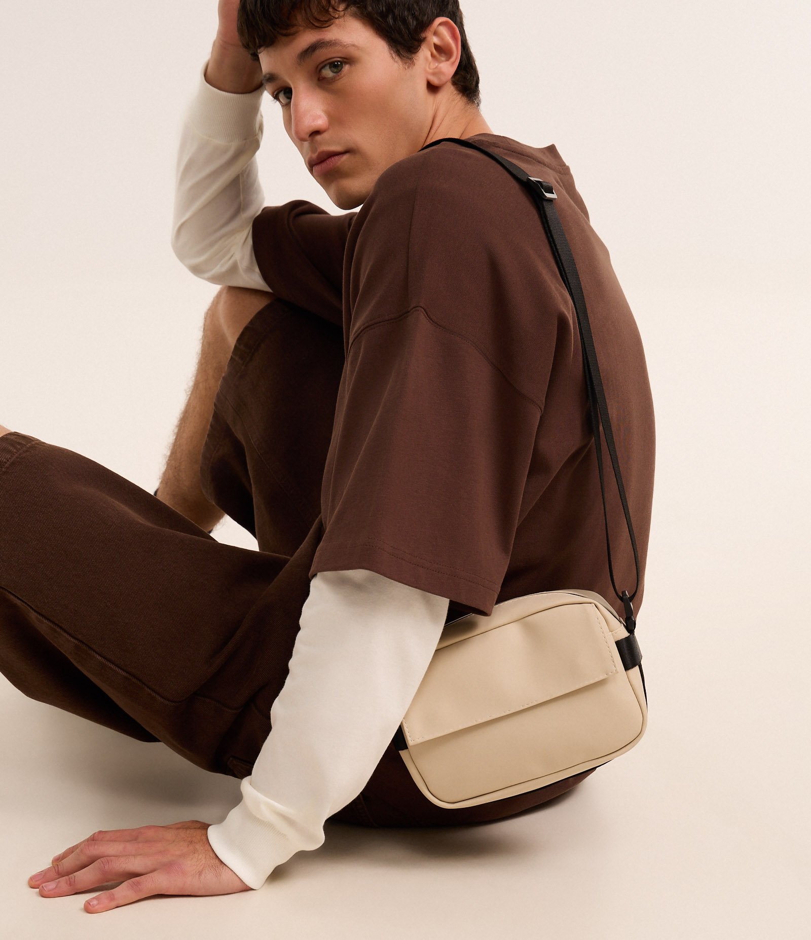 Bolsa Shoulder em Pu com Bolso Branco 1