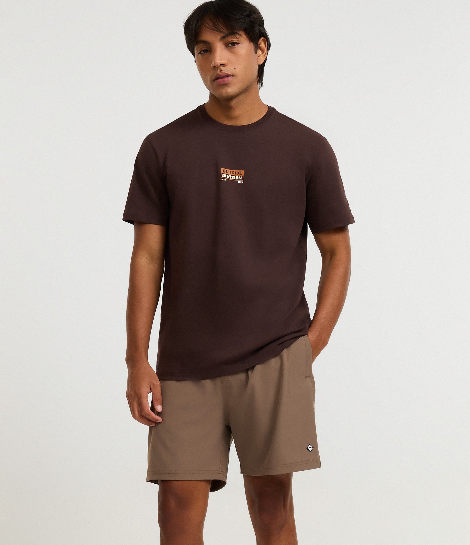 Bermuda com Detalhe de Etiqueta Emborrachada Marrom 3