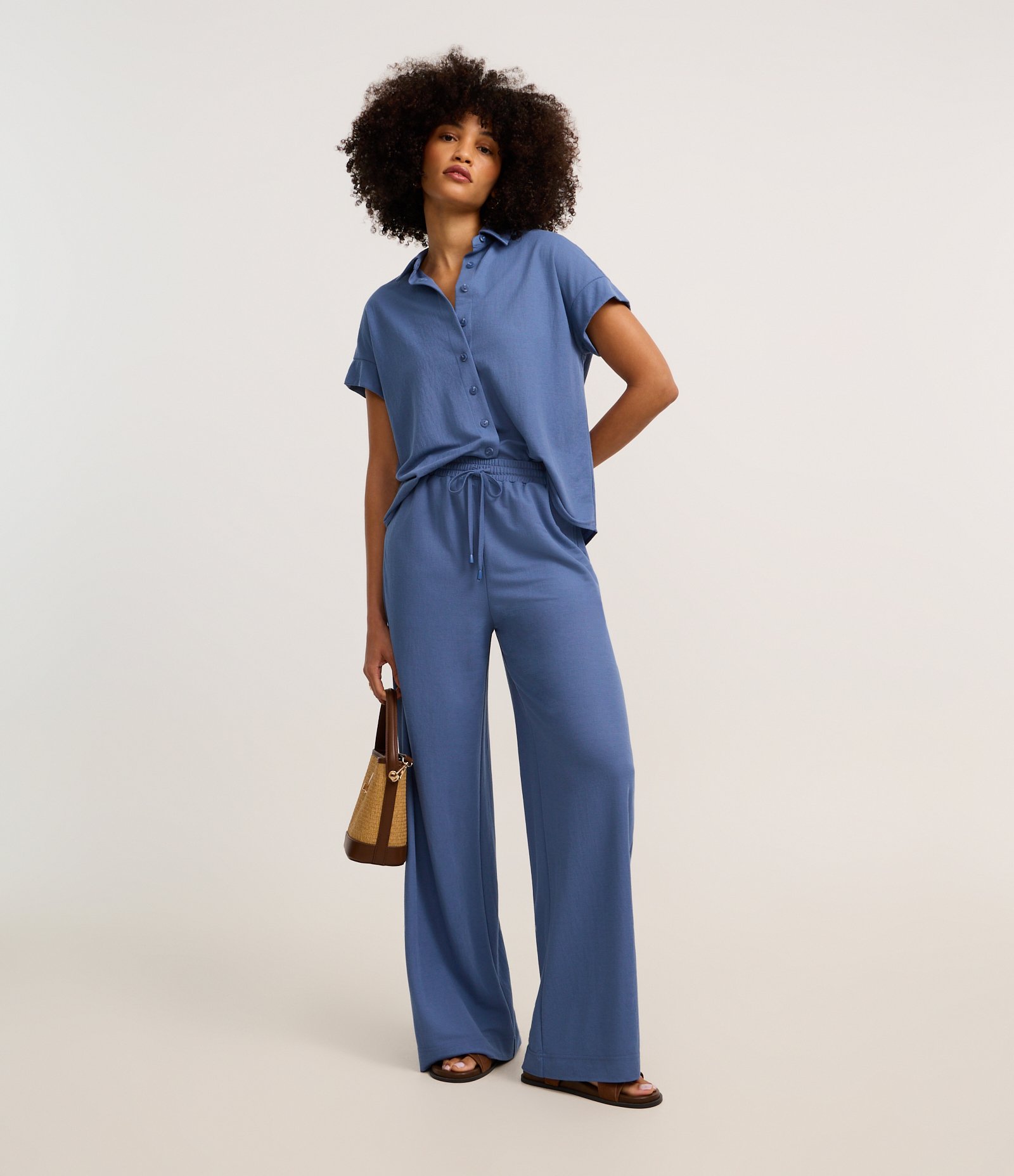 Camisa Texturizada em Orly com Recorte na Manga Azul 2