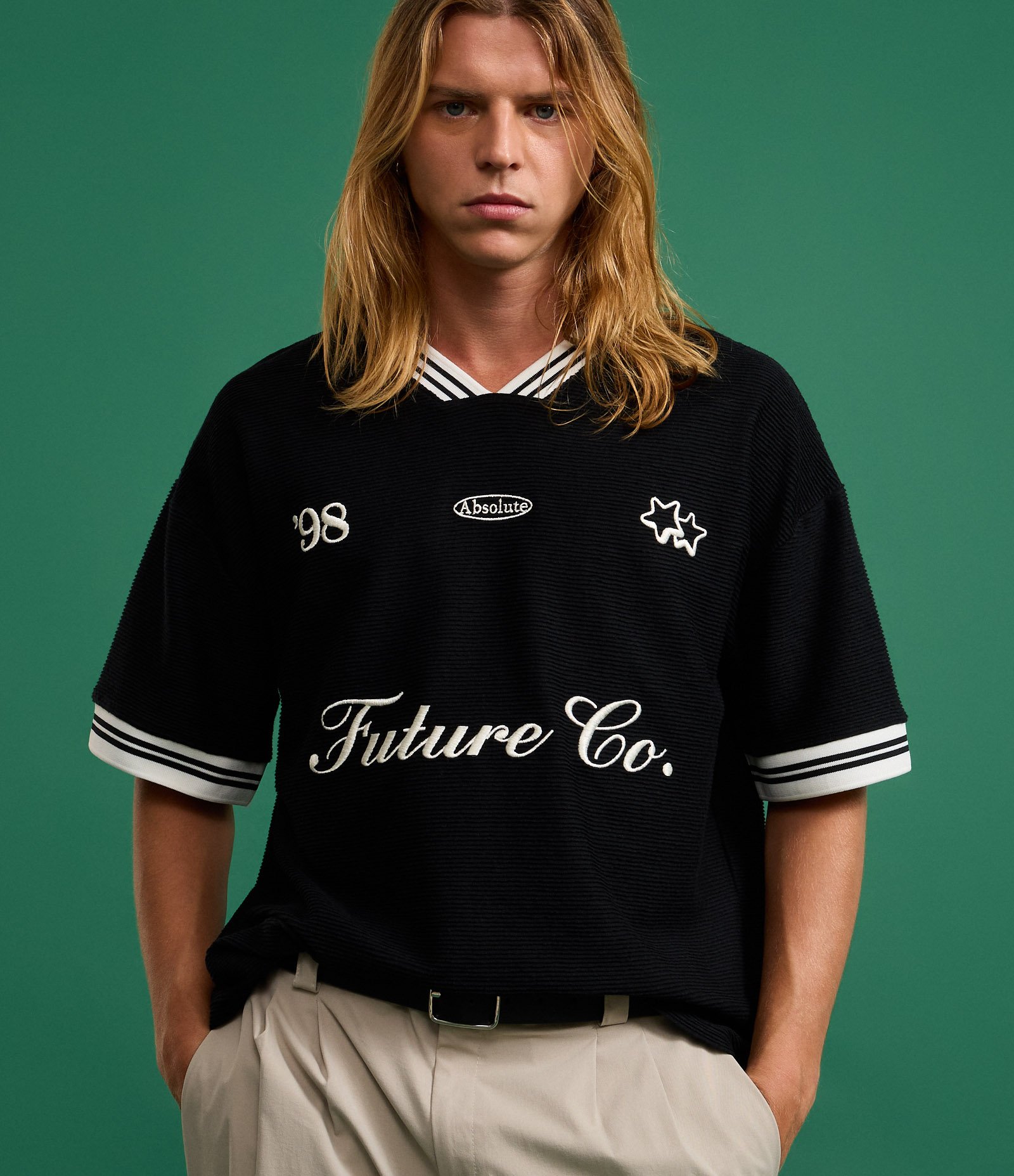 Camiseta Oversized Esportiva Texturizado com
Patch e Bordados Preto 1