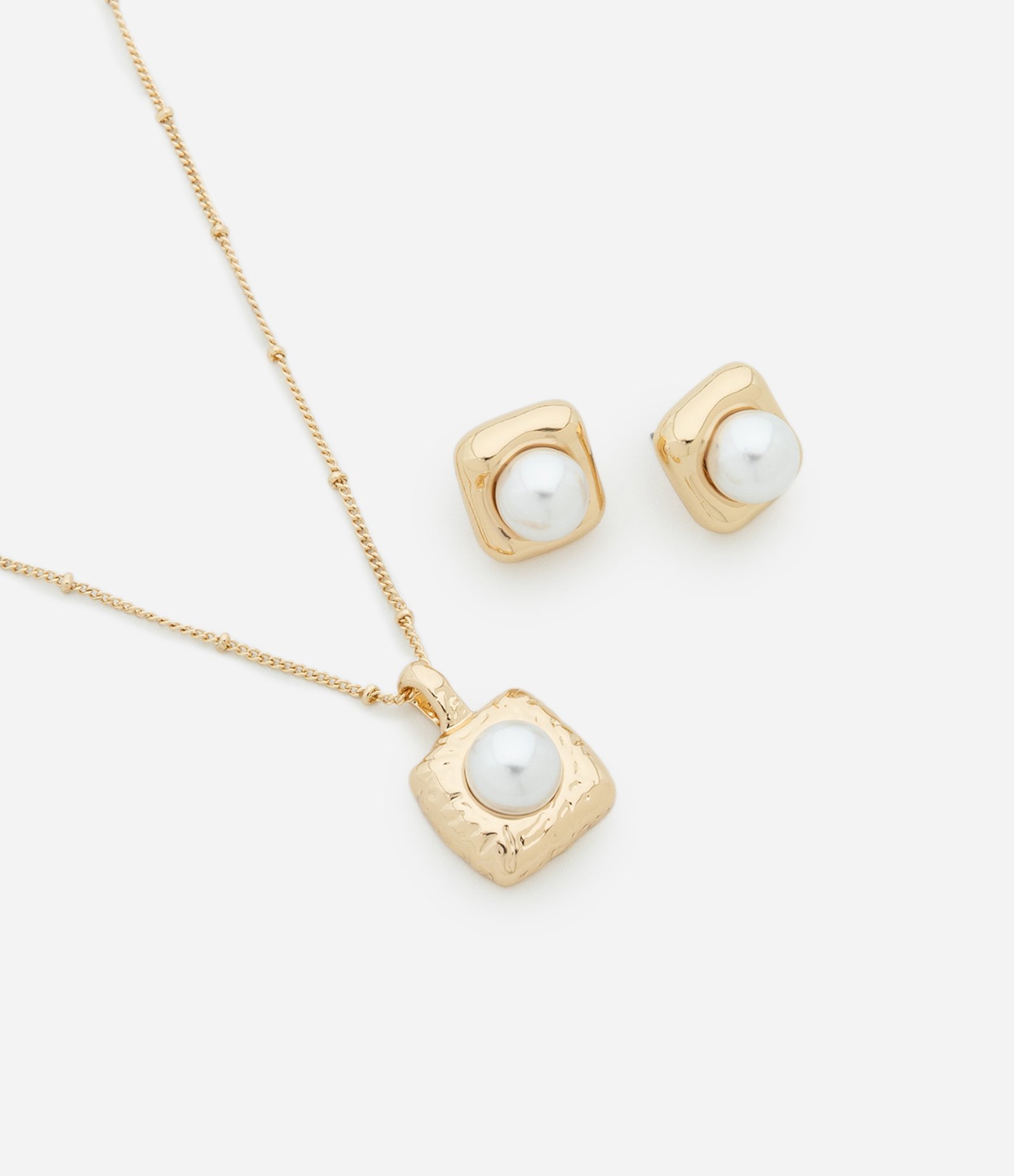 Conjunto de Colar Curto com Pingente Quadrado com Perola Artificial e Brinco Botão Dourado 1