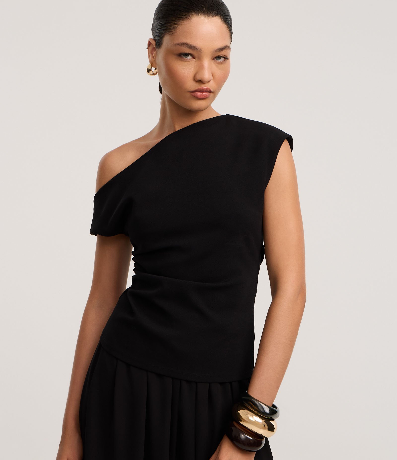 Blusa com Decote Assimétrico e Drapeado Lateral Preto 1