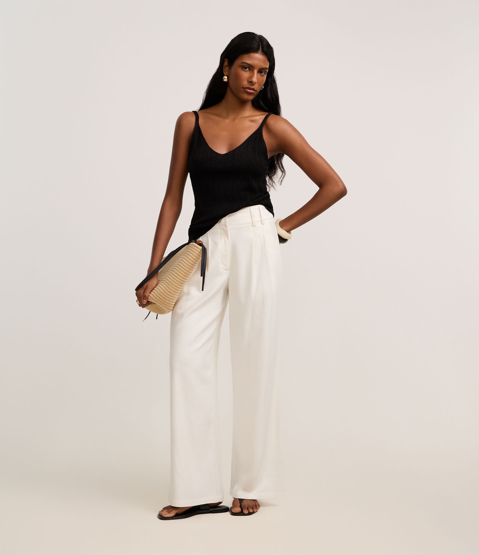 Blusa sem Manga em Tricô Canelado com Fio Metalizado Preto 2