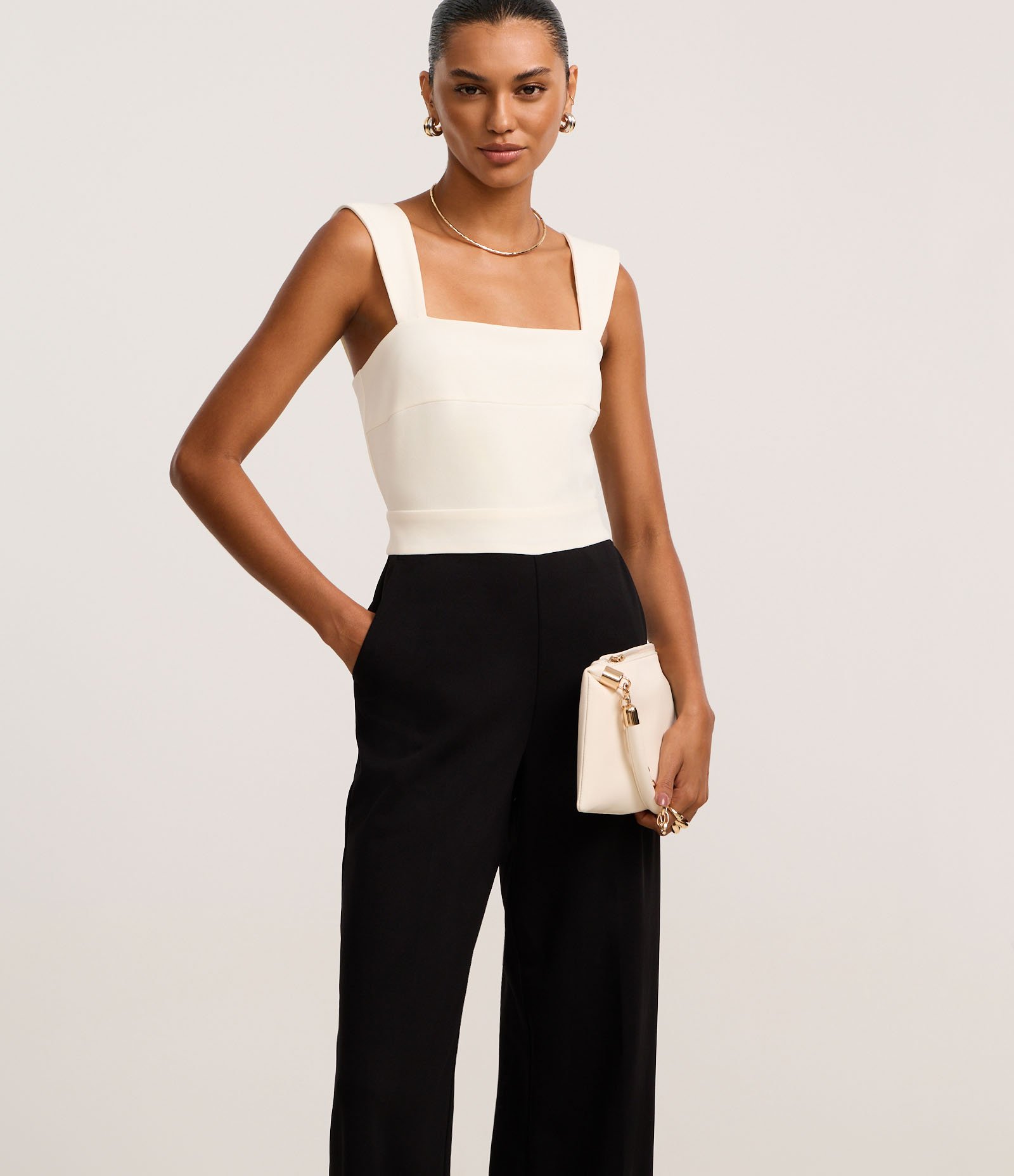 Macacão em Crepe com Decote Quadrado e Alça Larga Preto/Branco 2