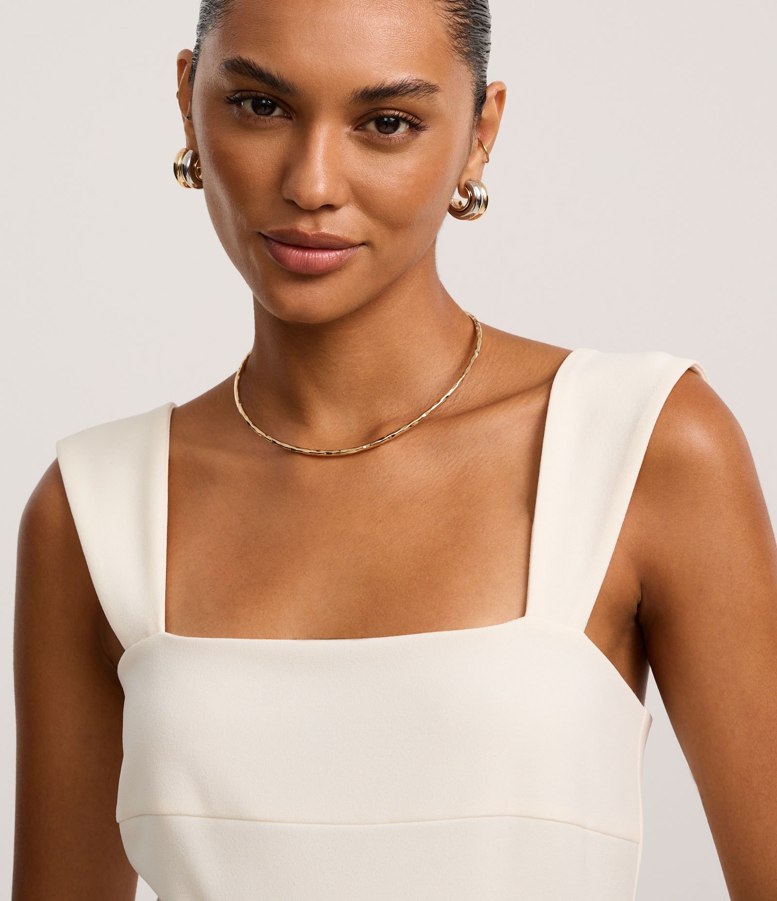 Macacão em Crepe com Decote Quadrado e Alça Larga Preto/Branco 3