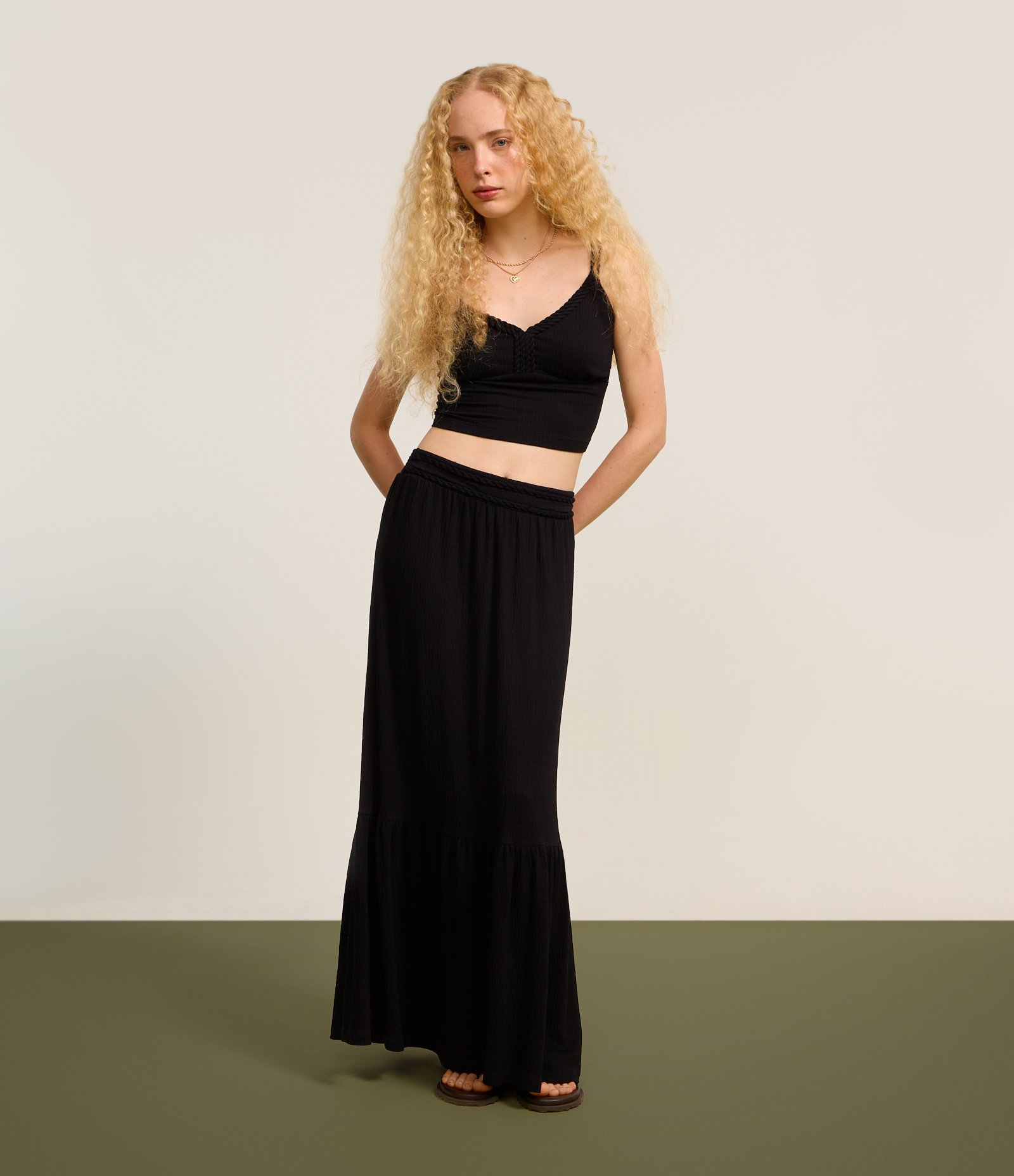 Saia New Midi Texturizada com Cós Trançado Preto 5