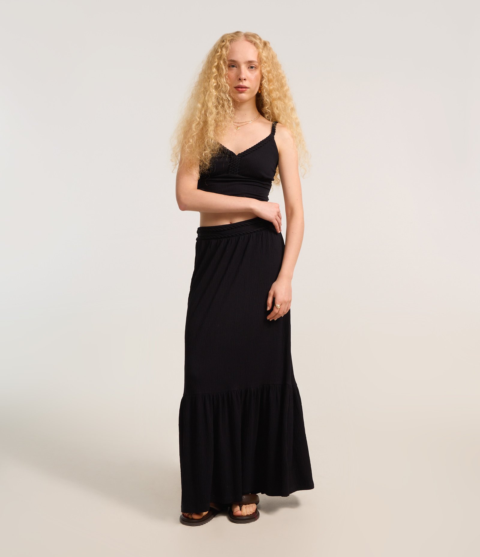 Saia New Midi Texturizada com Cós Trançado Preto 1