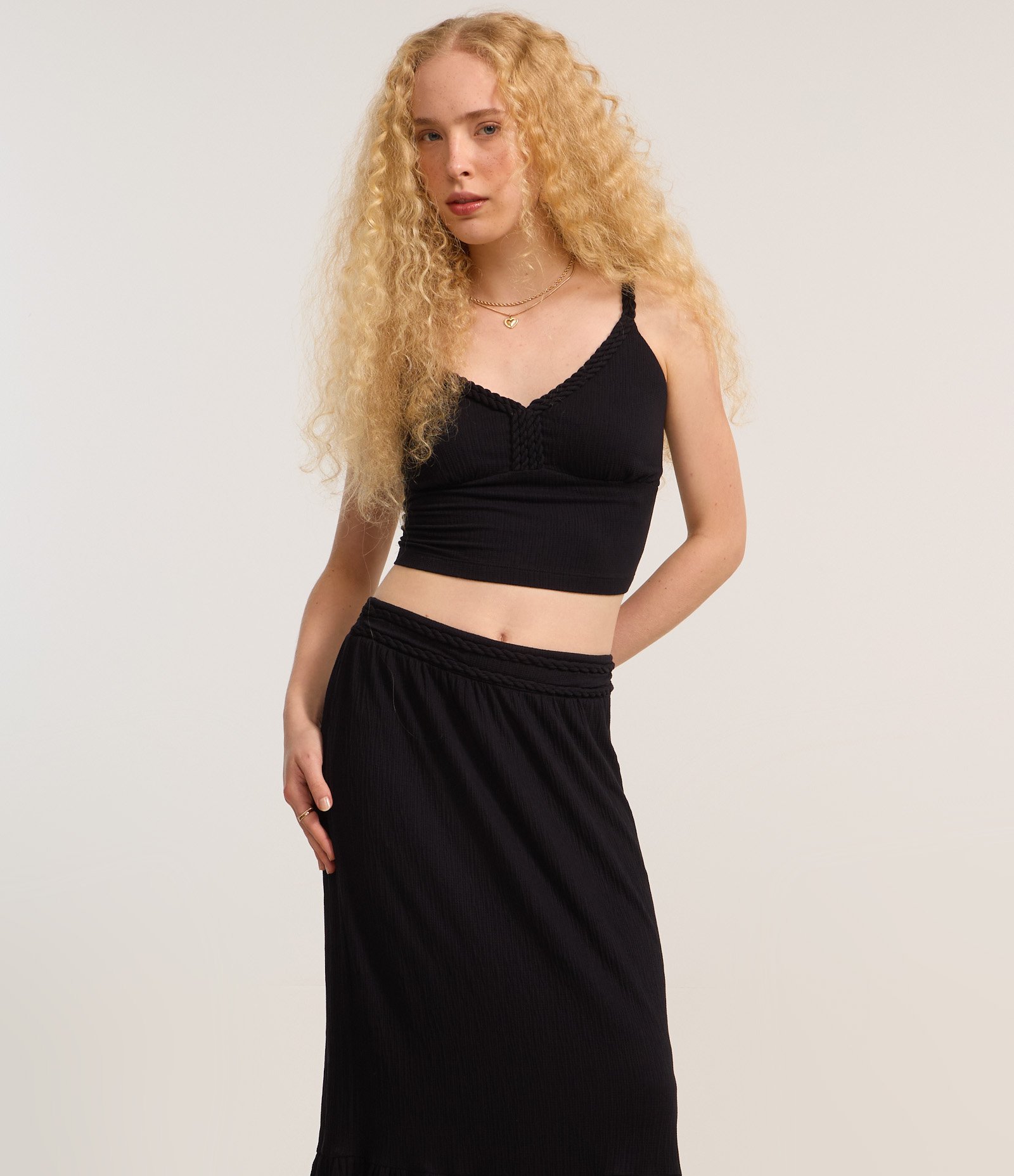 Saia New Midi Texturizada com Cós Trançado Preto 2