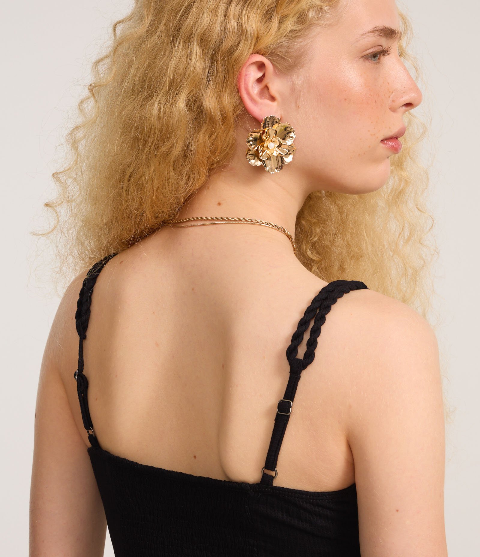 Blusa em Viscose Texturizada com Detalhe Trançado Preto 4