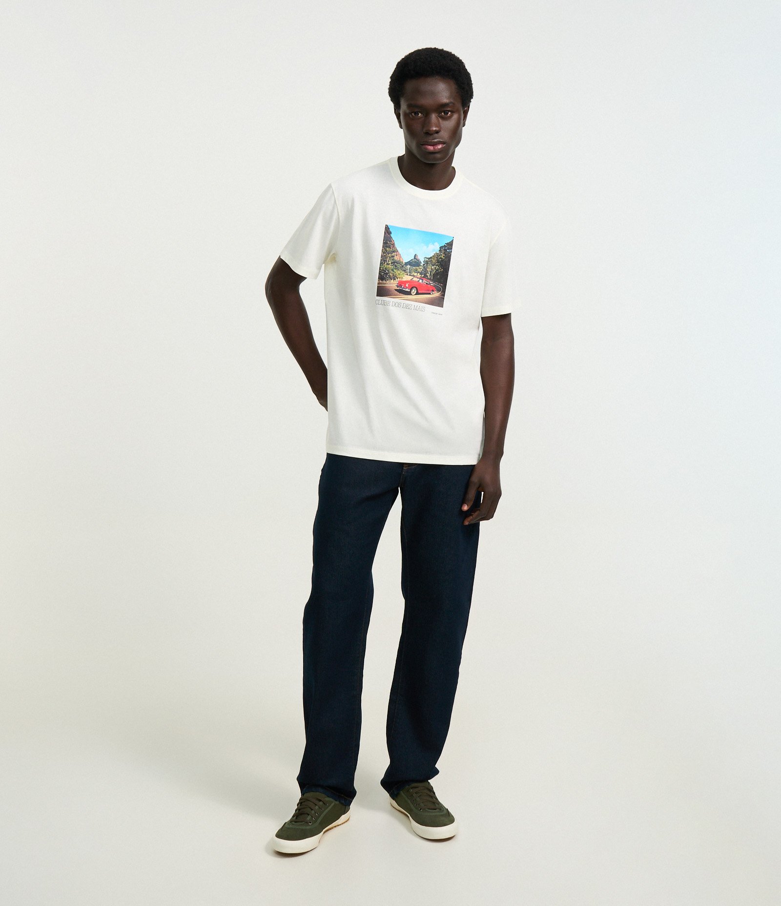 Camiseta Comfort em Algodão com Estampa de Carro e Lettering Clube dos Dez Mais Branco 2