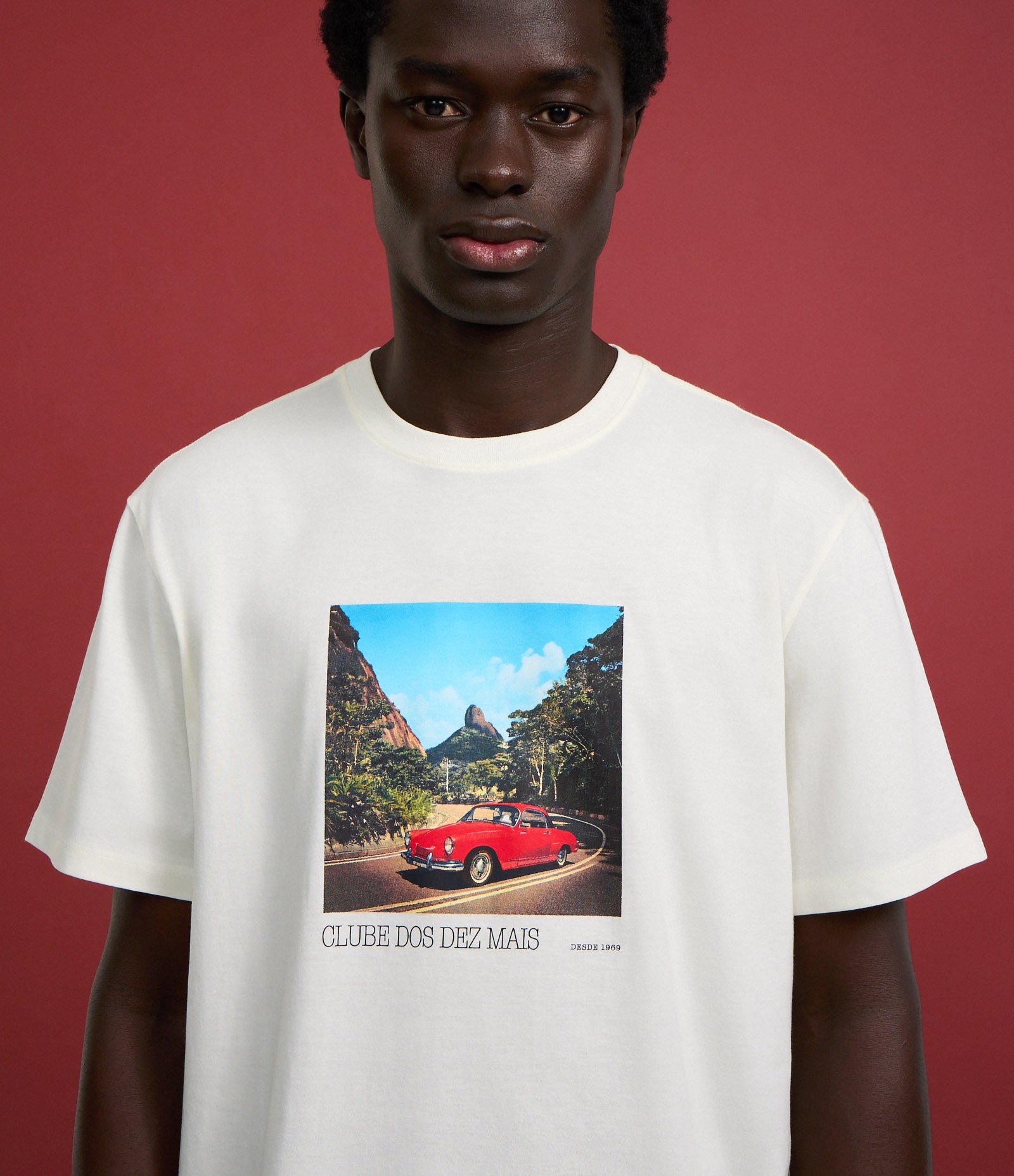 Camiseta Comfort em Algodão com Estampa de Carro e Lettering Clube dos Dez Mais Branco 3