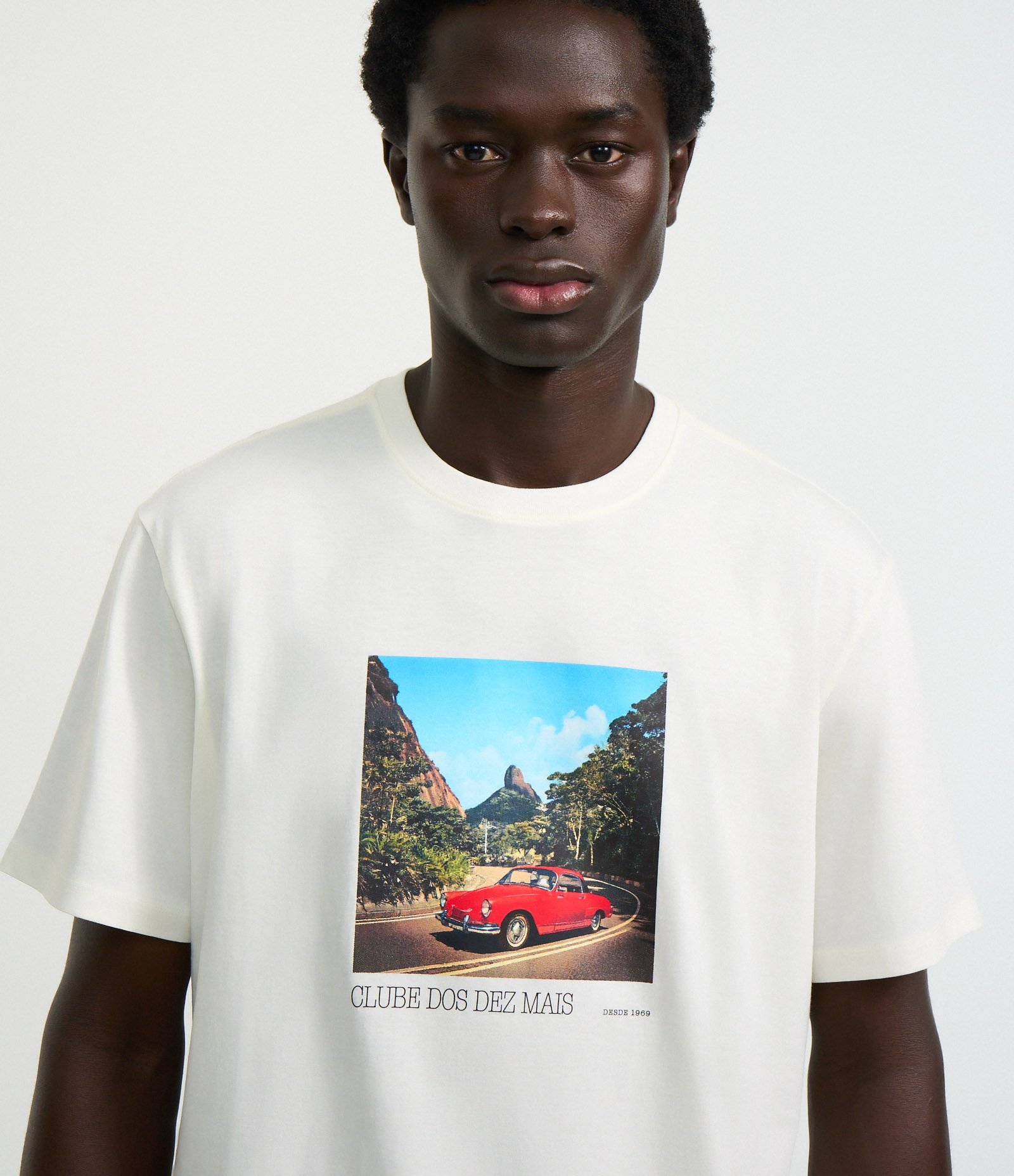 Camiseta Comfort em Algodão com Estampa de Carro e Lettering Clube dos Dez Mais Branco 5