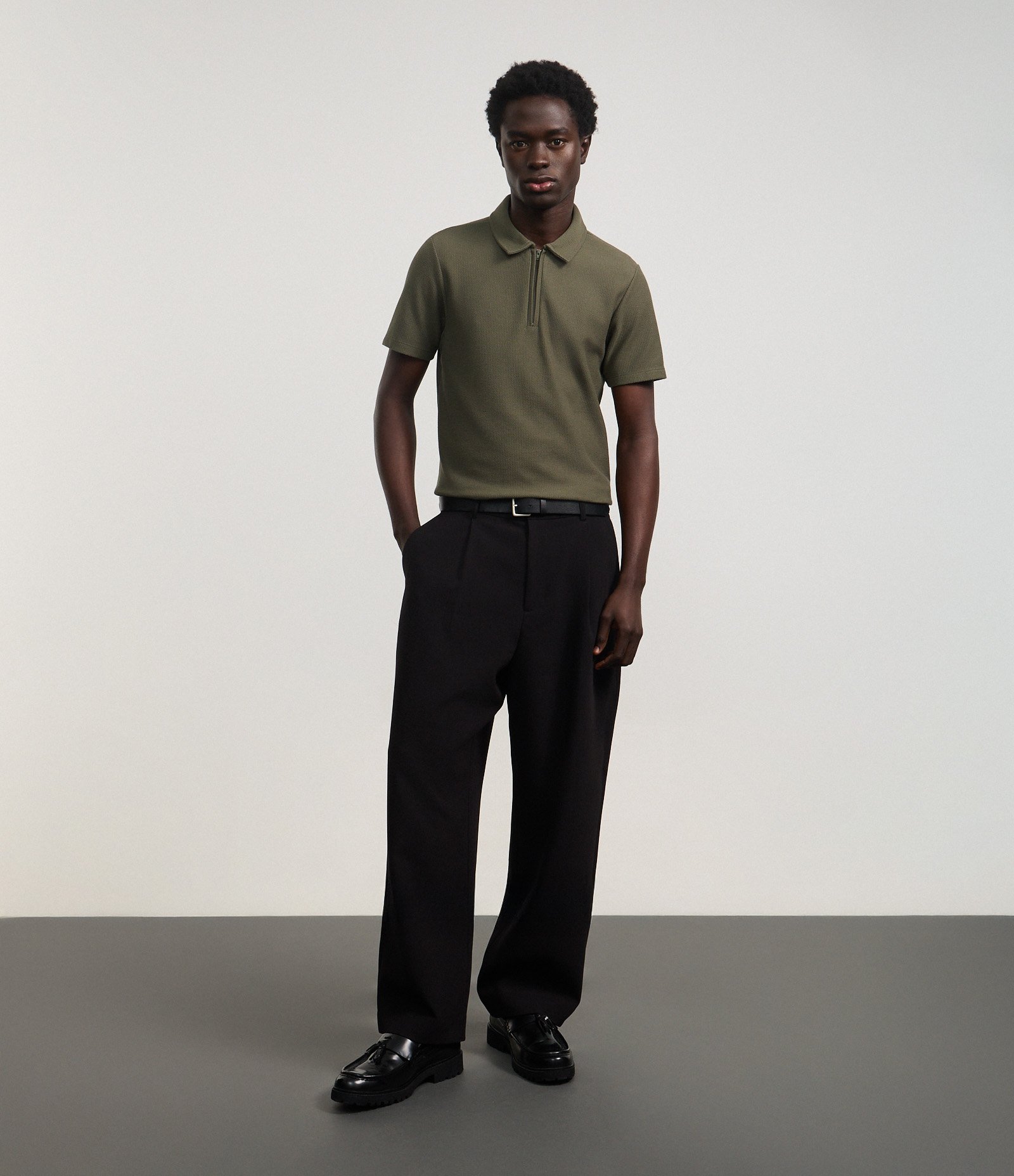 Camisa Polo Slim Texturizada com Zíper na Gola Verde 2