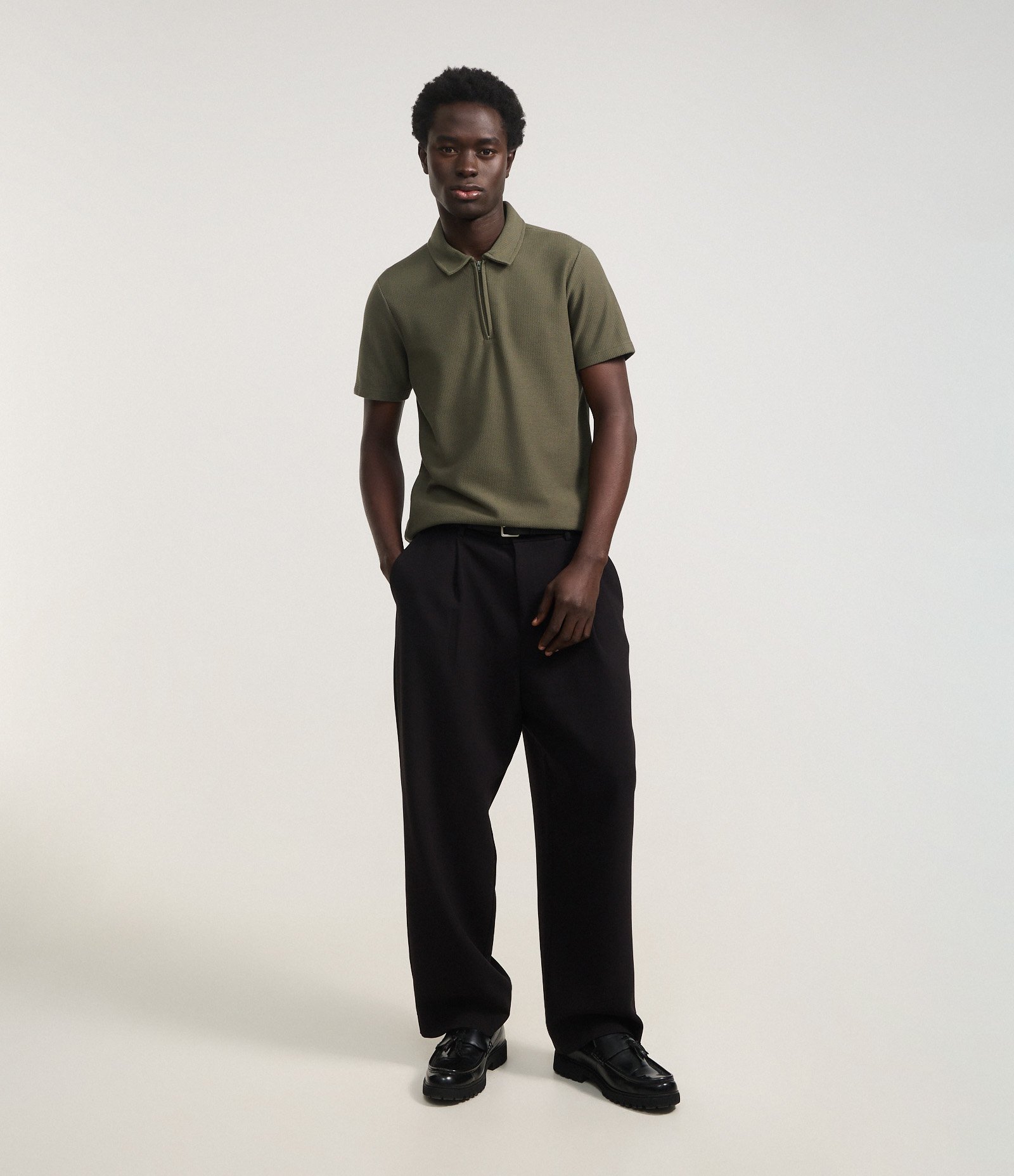 Camisa Polo Slim Texturizada com Zíper na Gola Verde 5