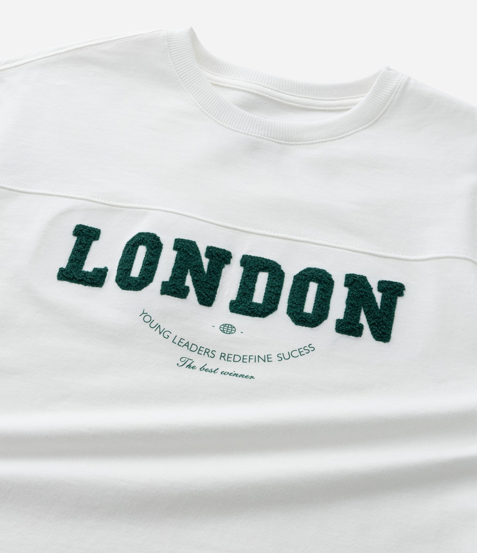 Camiseta Infantil em Chenile com Bordado Lettering - Tam 5 A 14 Anos Branco 7