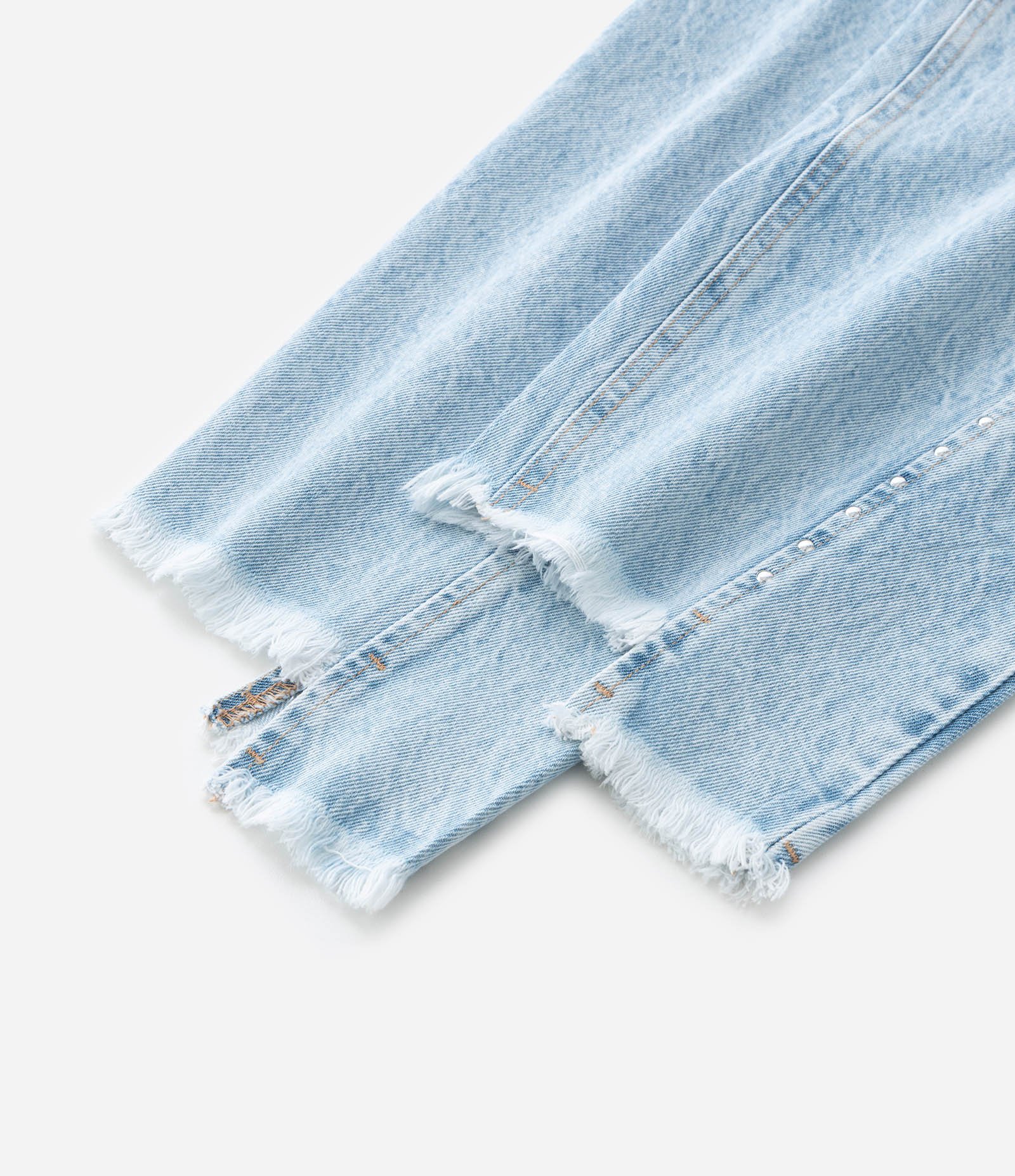 Calça Mom em Jeans com Tachas e Barra Desfiada Curve & Plus Size Azul 10