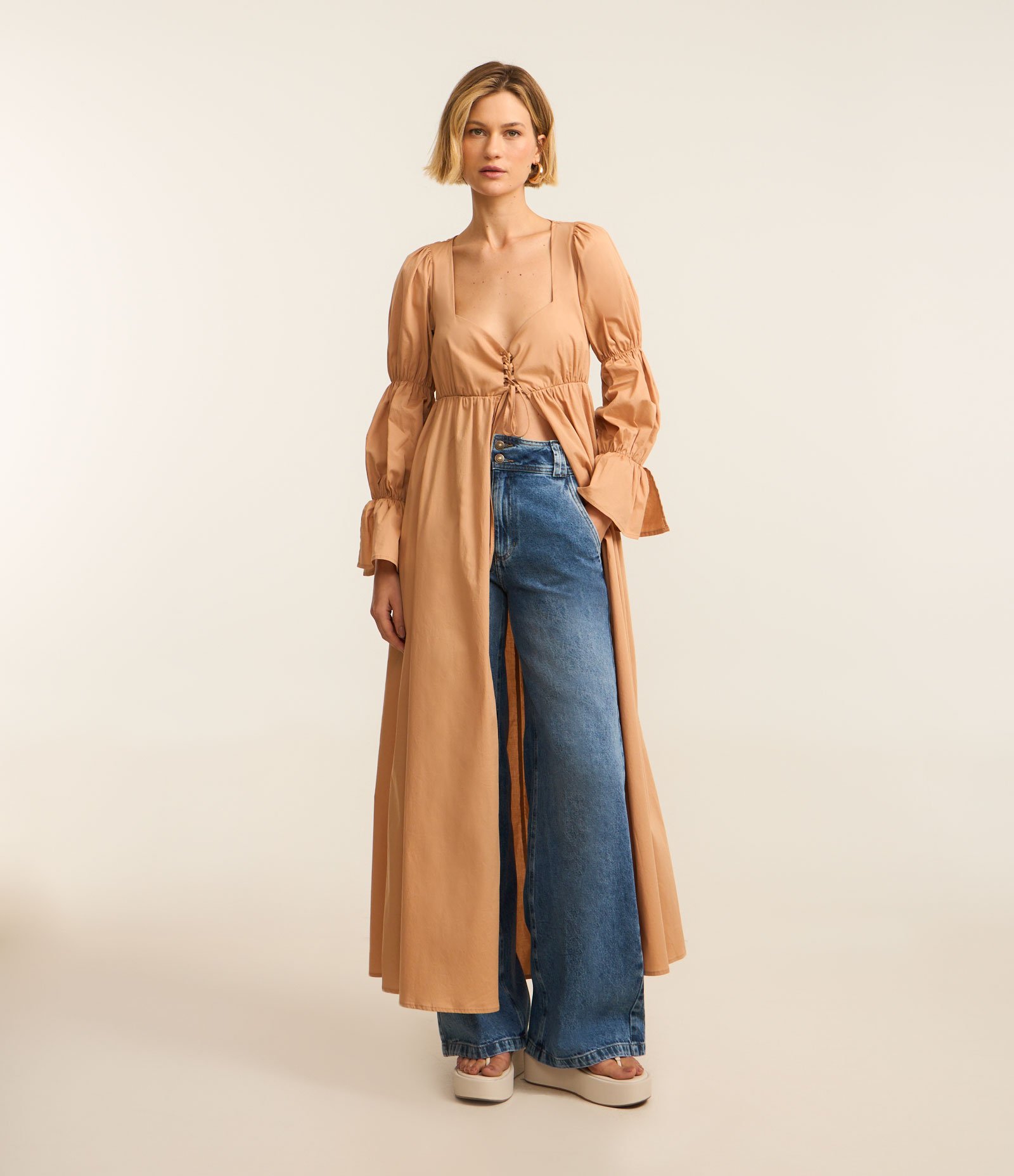 Blusa Alongada em Tricoline com Abertura e Amarração Frontal Bege 1