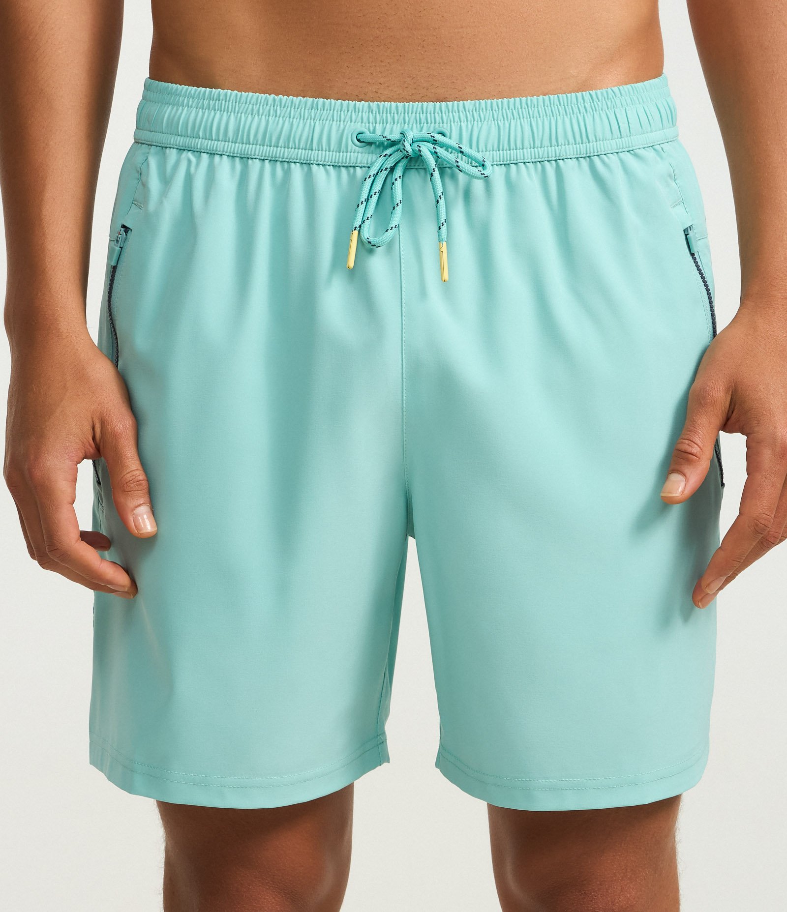 Bermuda Esportiva com Blocos de Cor e Bolsos com Zíper Verde claro 2