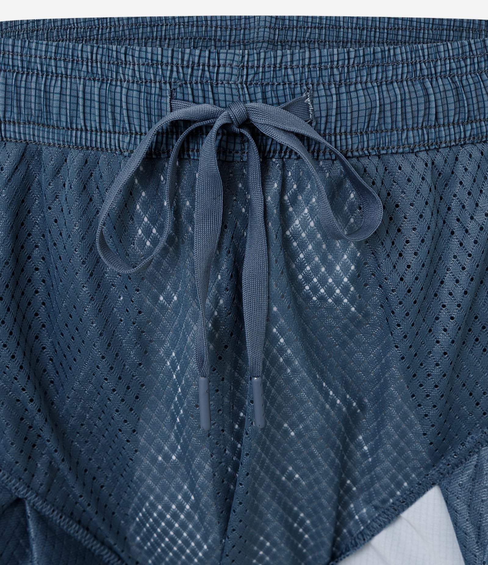 Bermuda Esportiva com Xadrez e Degrade na Barra Azul 2