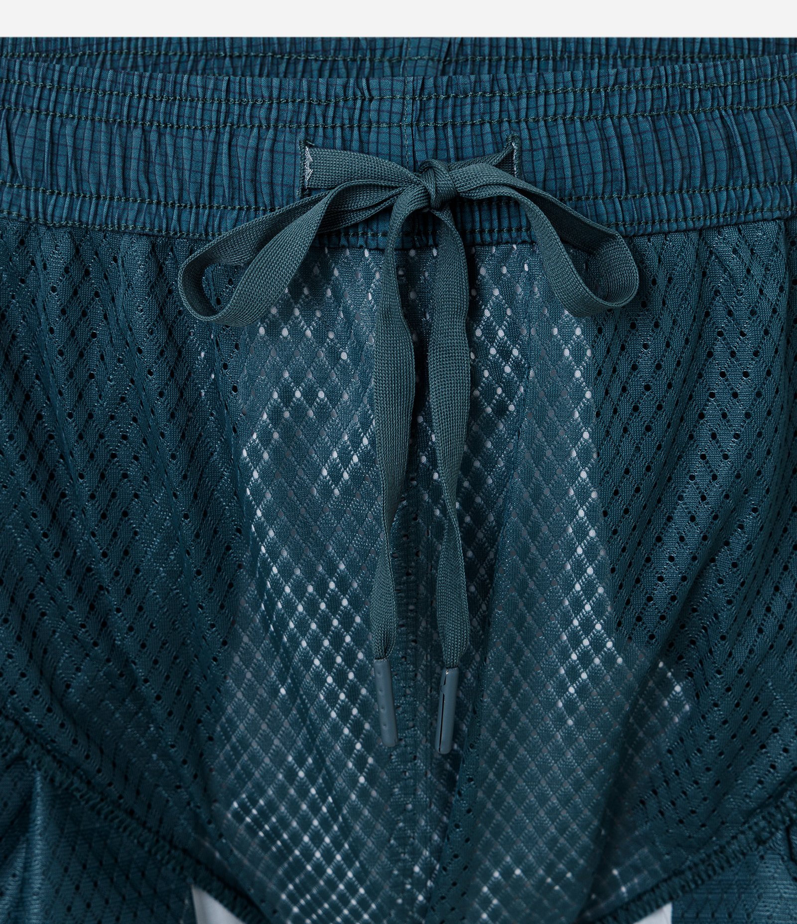 Bermuda Esportiva com Xadrez e Degrade na Barra Verde 2