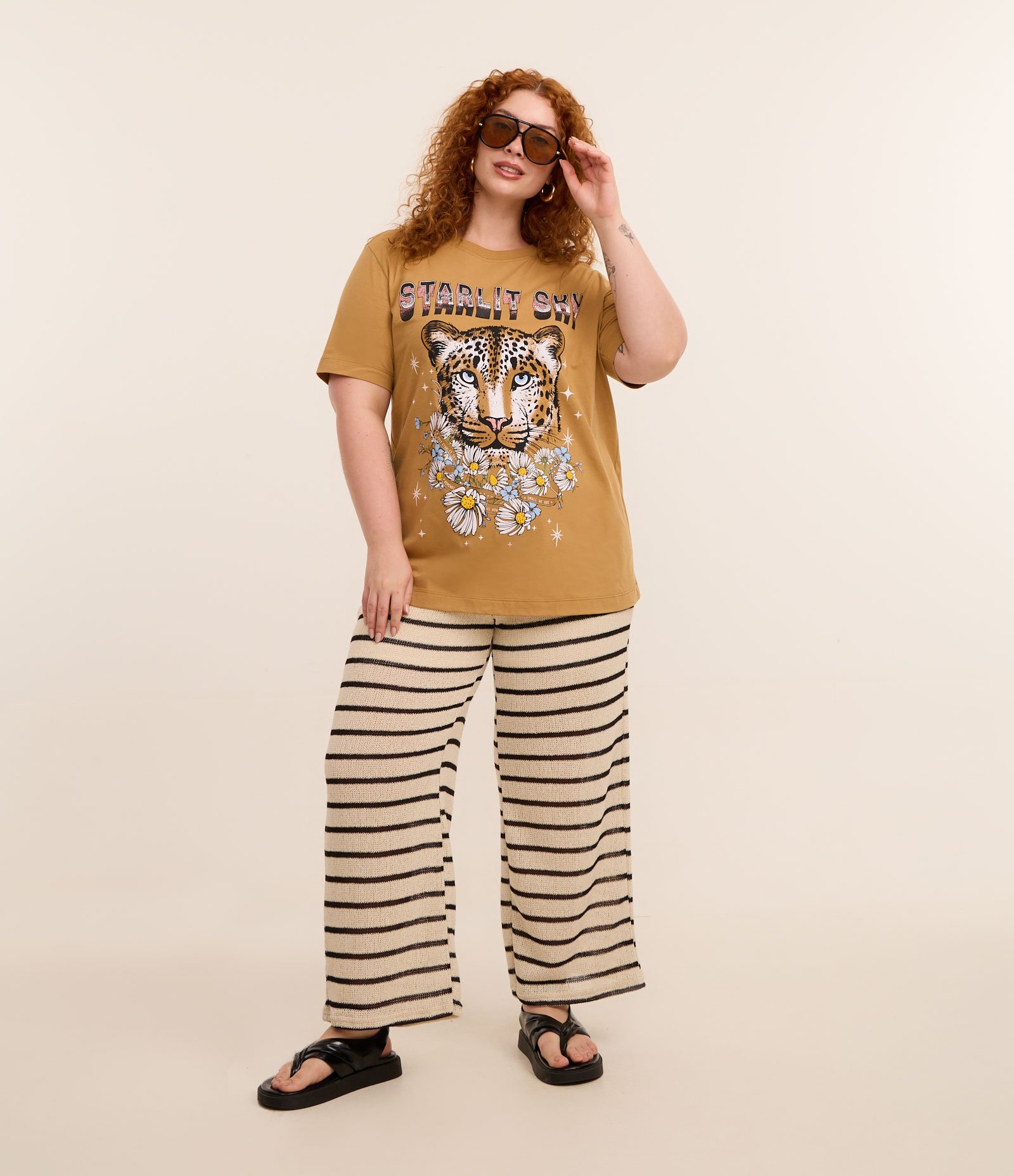 Camiseta Alongada em Algodão com Estampa Onça Curve & Plus Size Marrom 2