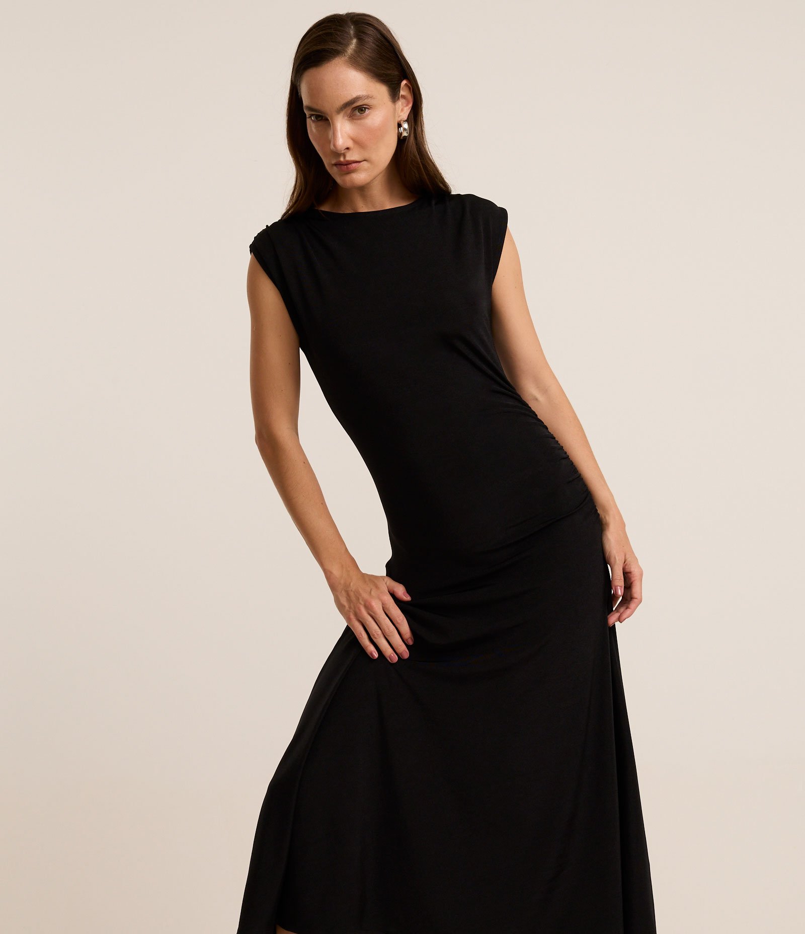 Vestido Long Midi Canelado com Drapeados Laterais Preto 1