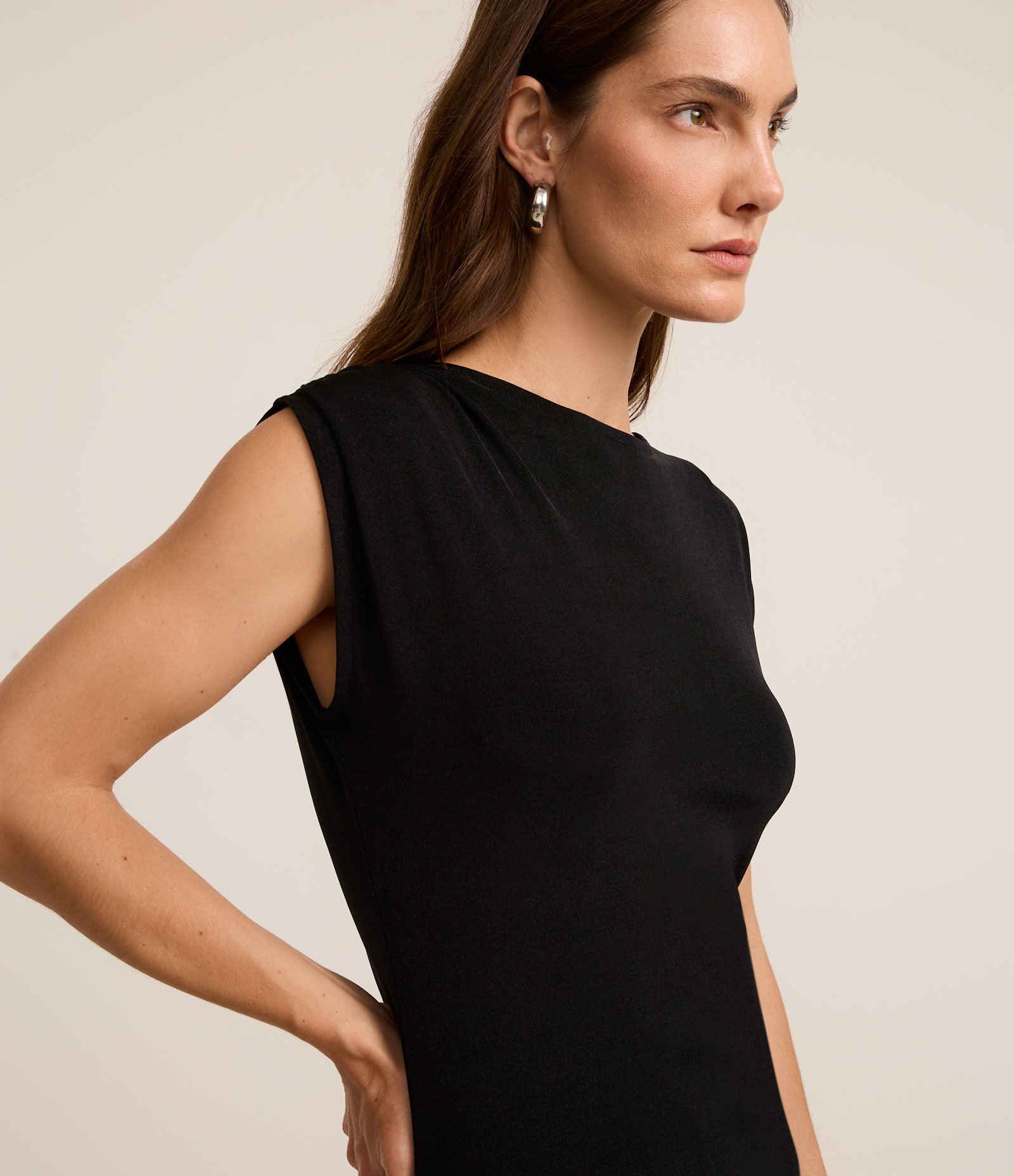 Vestido Long Midi Canelado com Drapeados Laterais Preto 4