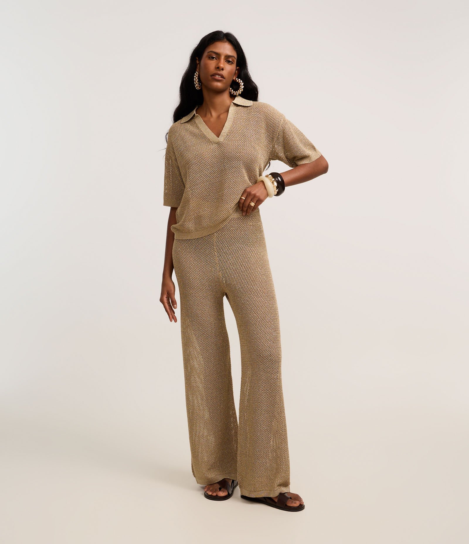 Calça Reta em Tricô com Ponto Aberto e Fio Metalizado Dourado 1