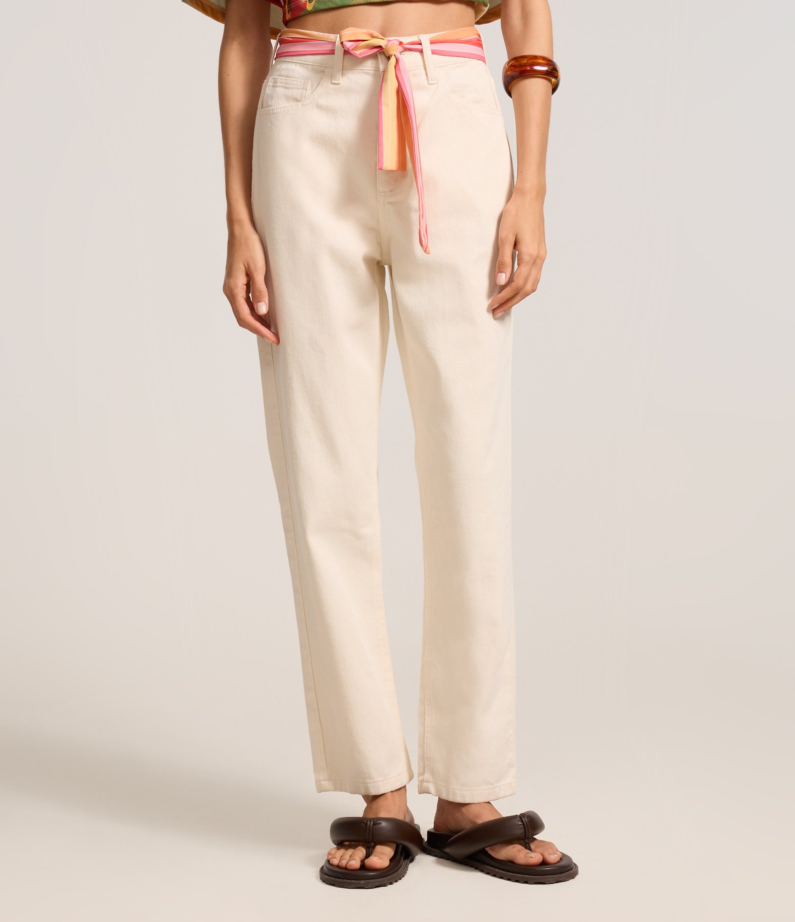 Calça Mom em Sarja com Lenço no Cós Bege 3