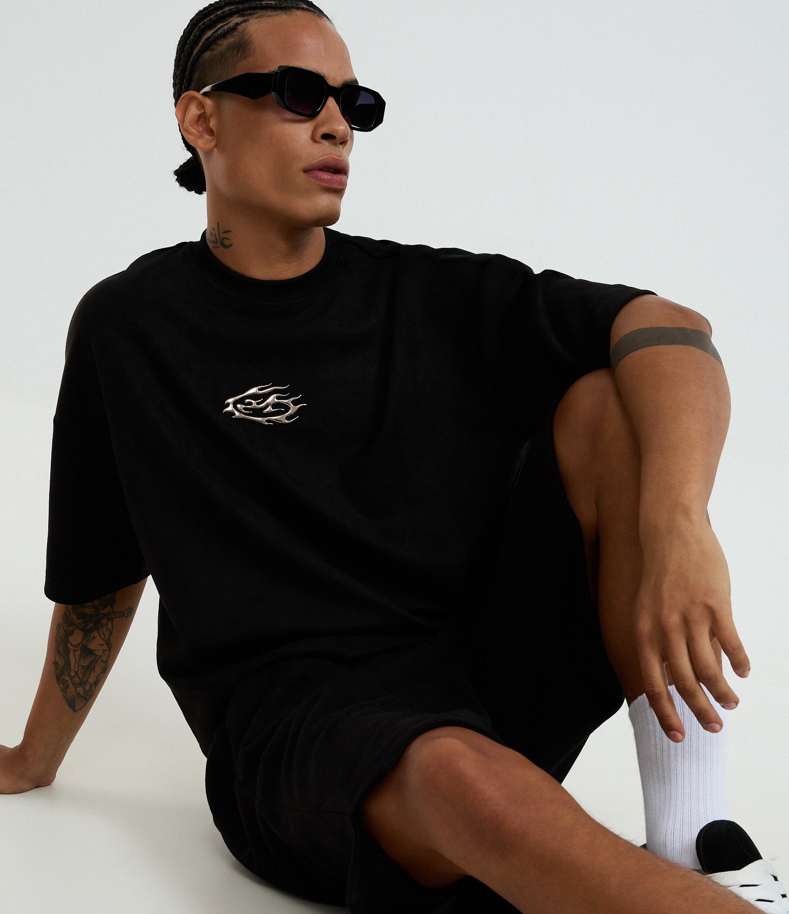 Camiseta Boxy em Suede com Estampa Localizada Preto 3