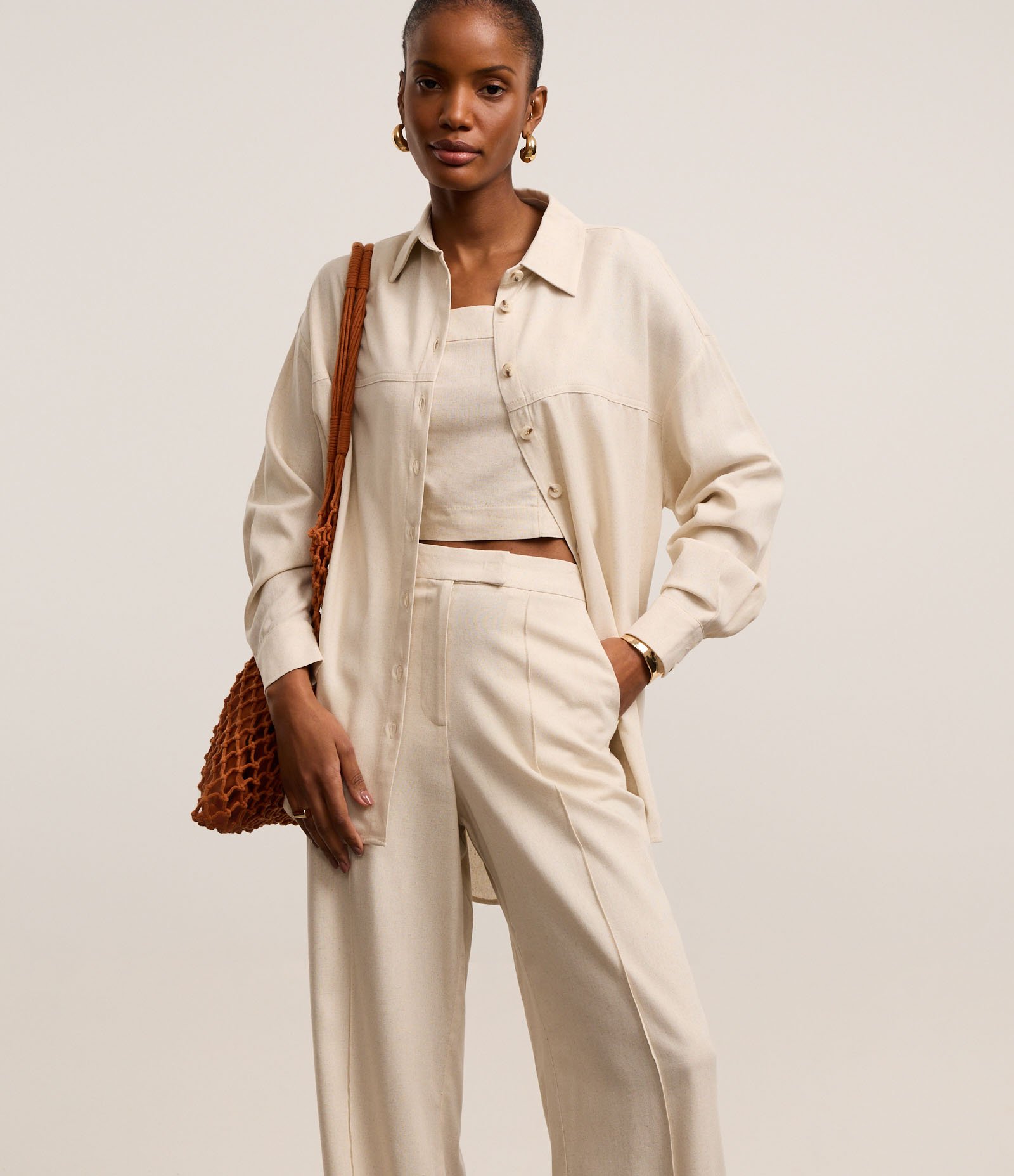 Calça Pantalona em Viscolinho com Friso Frontal Off White 2