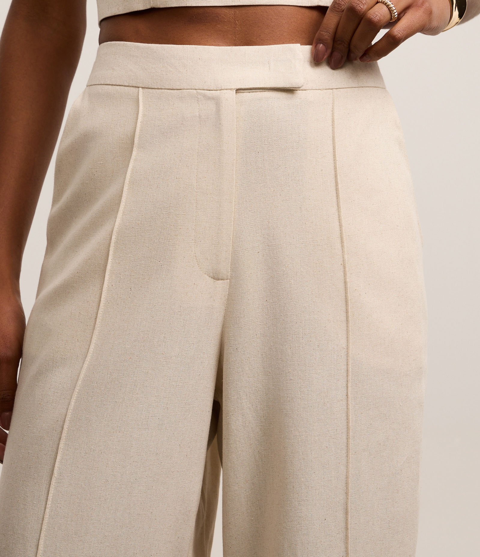 Calça Pantalona em Viscolinho com Friso Frontal Off White 4