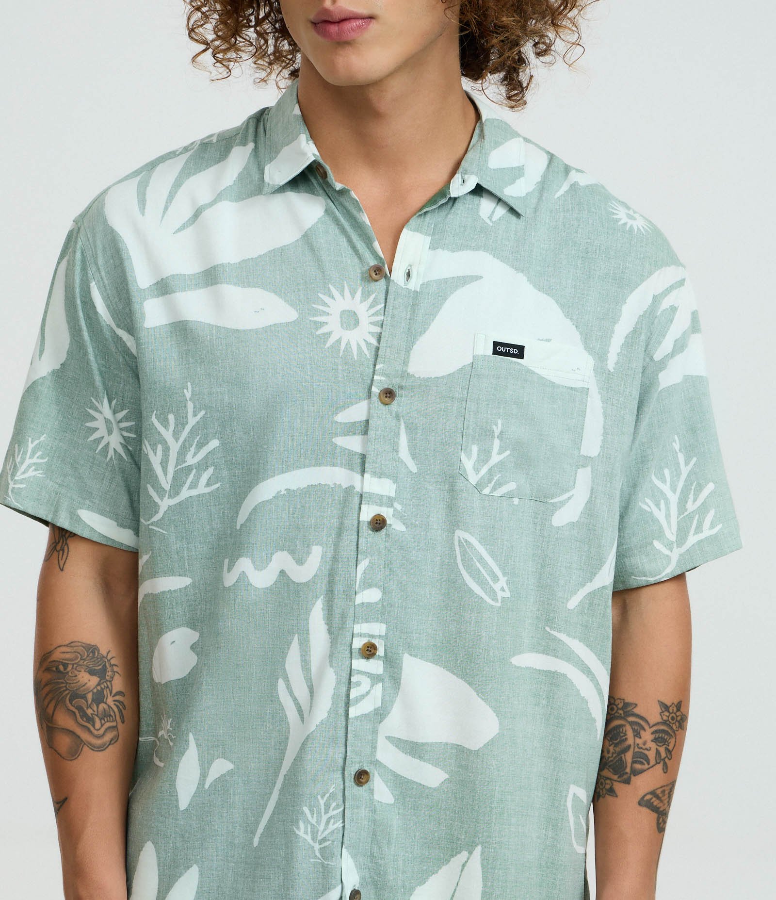 Camisa Relaxed em Tricoline com Estampa de Folhagens e Bolso Verde 3