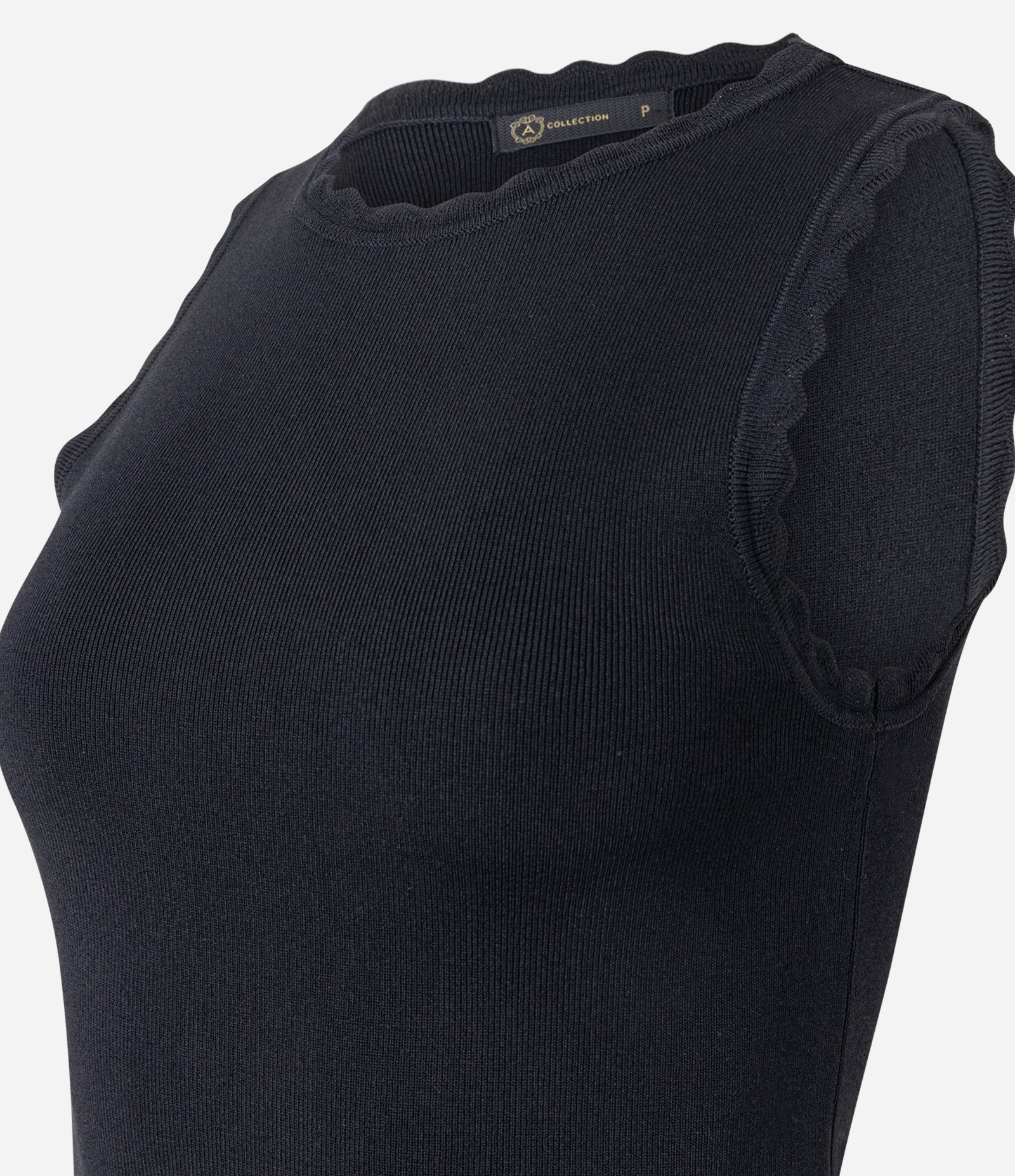 Blusa em Tricô com Efeito Nuvem na Gola e Cava Preto 6