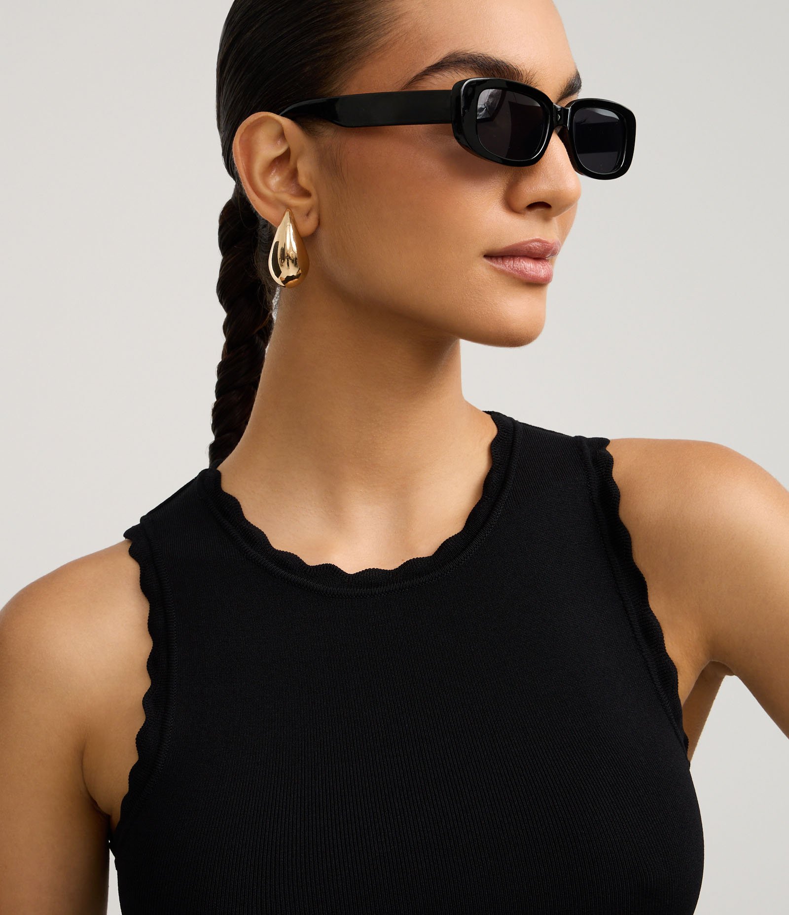 Blusa em Tricô com Efeito Nuvem na Gola e Cava Preto 3