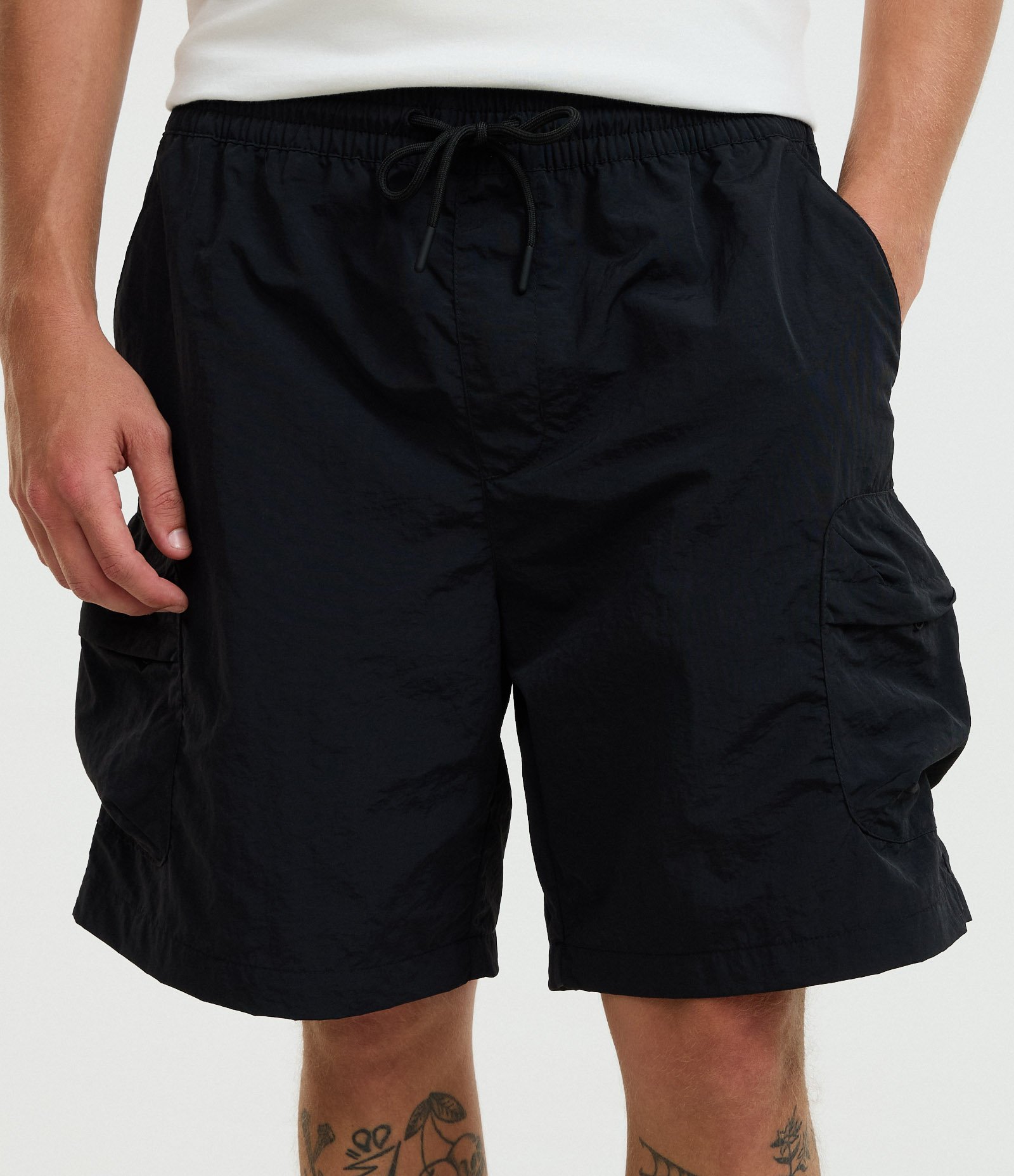 Bermuda Cargo Lisa em Tecido Tecnológico Preto 2