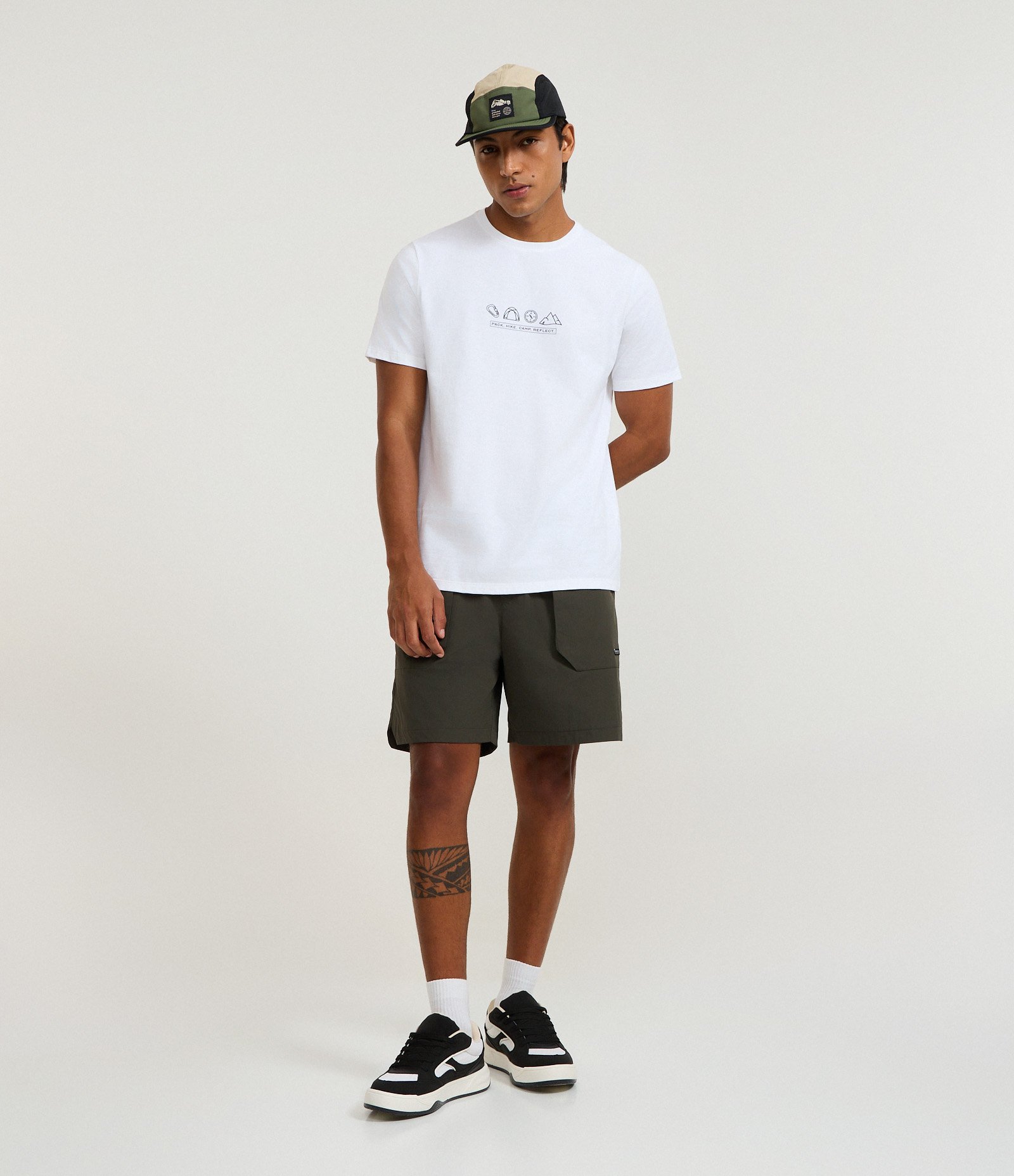 Bermuda Ripstop Liso com Cós Elástico e Cinto Verde 1