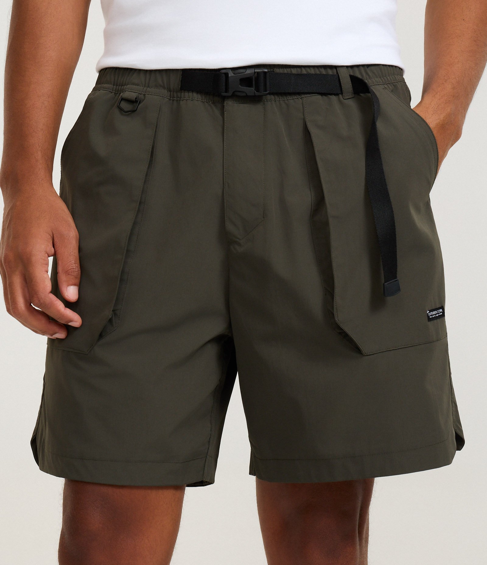 Bermuda Ripstop Liso com Cós Elástico e Cinto Verde 2